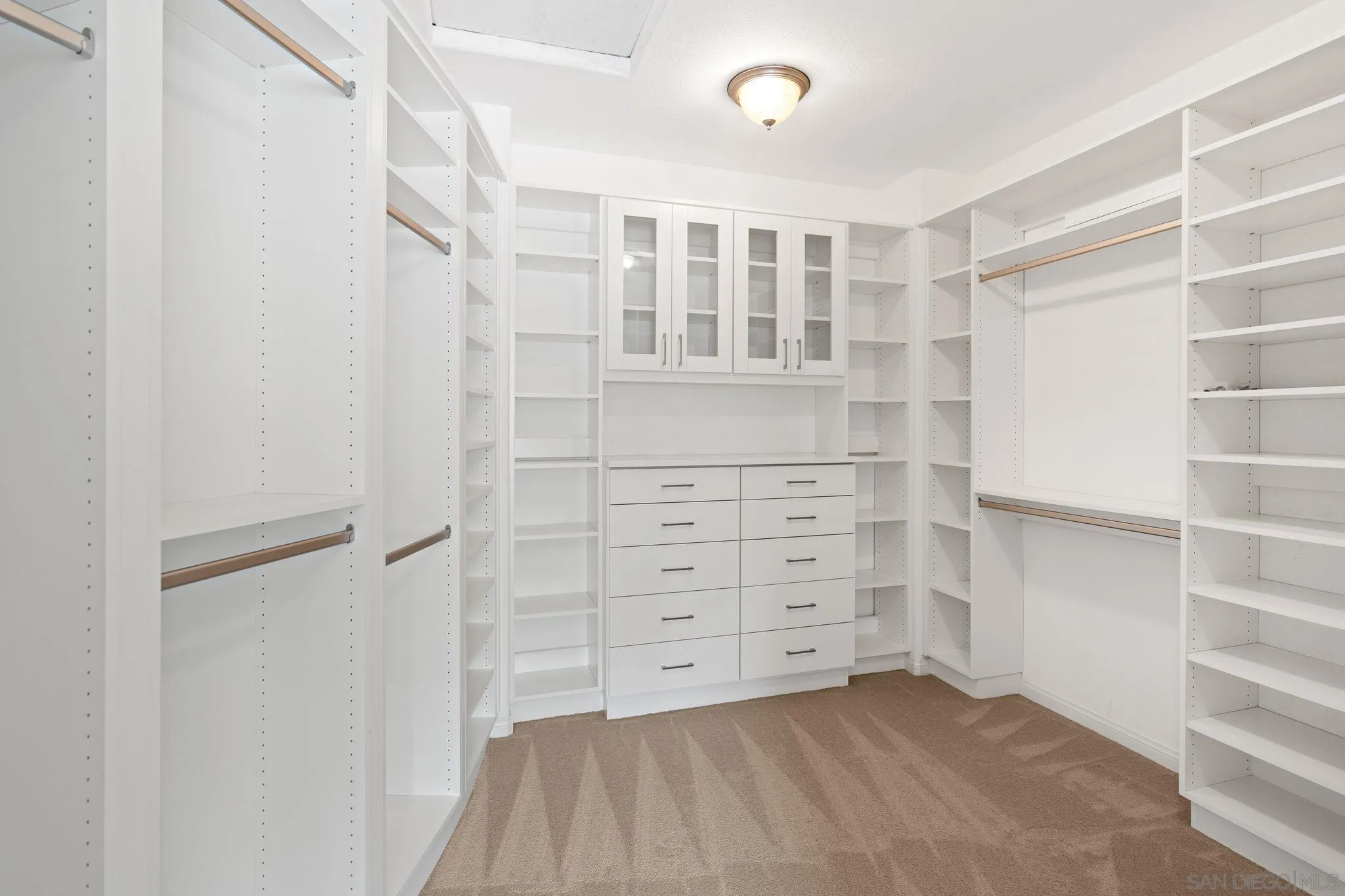 https://cdn.realtyfeed.com/cdn/127/250030194/27d0c5b9b1de1c09d153d84c3b228b0d.webp
