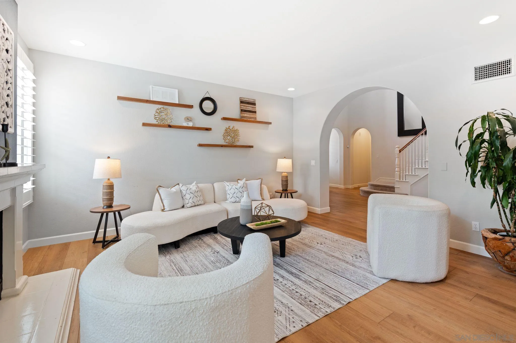 https://cdn.realtyfeed.com/cdn/127/250030194/d457f97cbe2c2e3e373b7e5bbb4495c1.webp