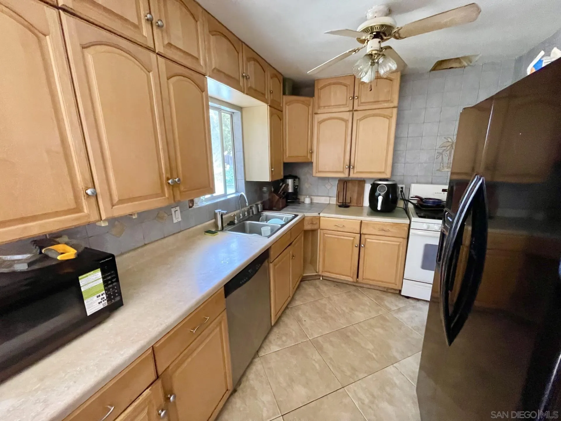 https://cdn.realtyfeed.com/cdn/127/250030205/ab6e9dc96c3845dc30e972444672f048.webp