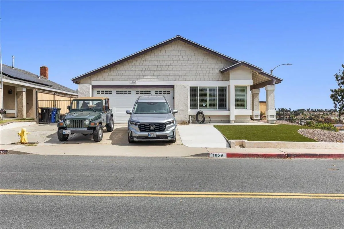 https://cdn.realtyfeed.com/cdn/127/250030220/615f17e0c1c0422d75efd5182d2a75ec.webp
