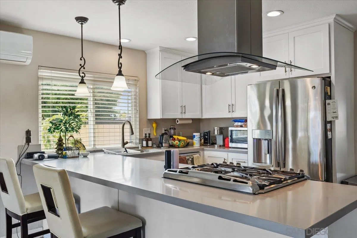 https://cdn.realtyfeed.com/cdn/127/250030220/7af80e7f69c7ac88bf8a85349f0c3dee.webp