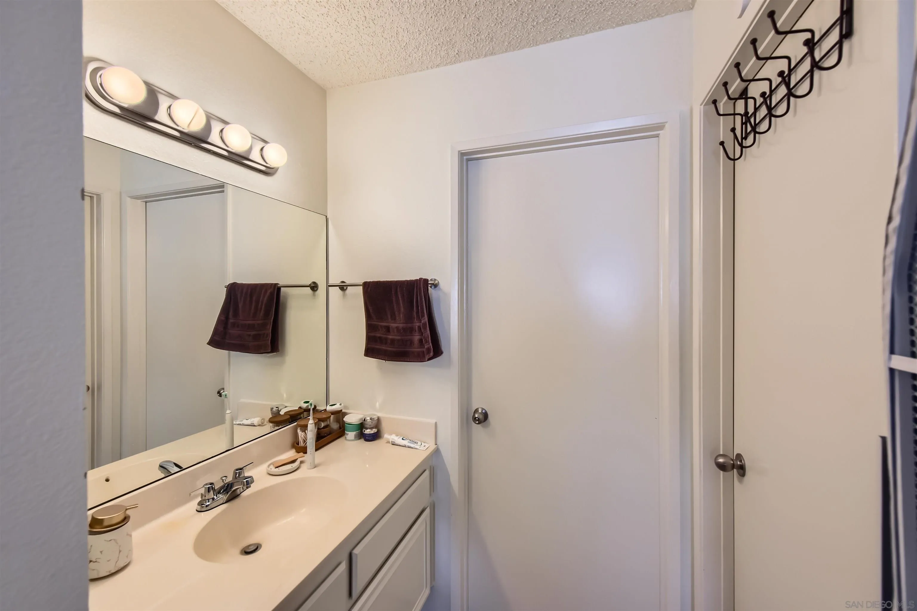 Photo #17: 250030228 Listing: Photo #17