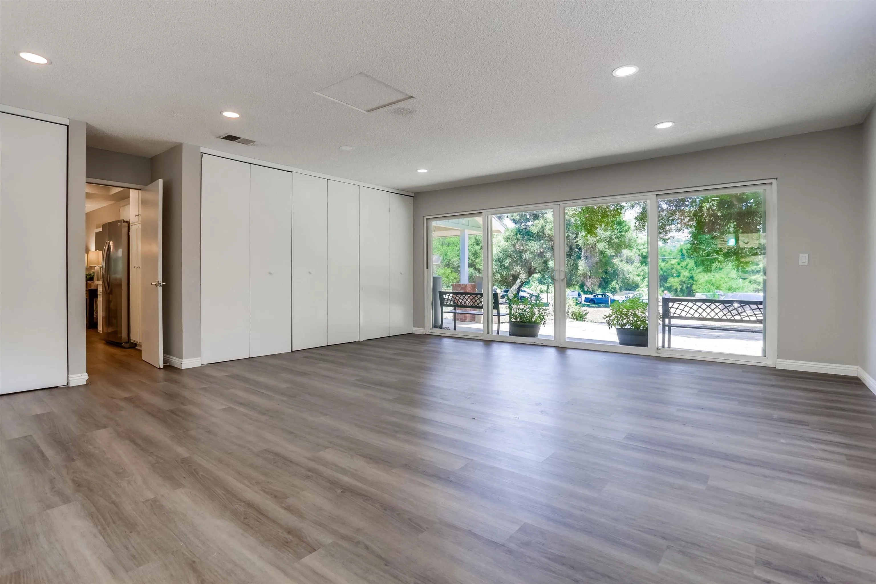 https://cdn.realtyfeed.com/cdn/127/250030311/d24f9ac26e1ad53613f070349c7d9b41.webp