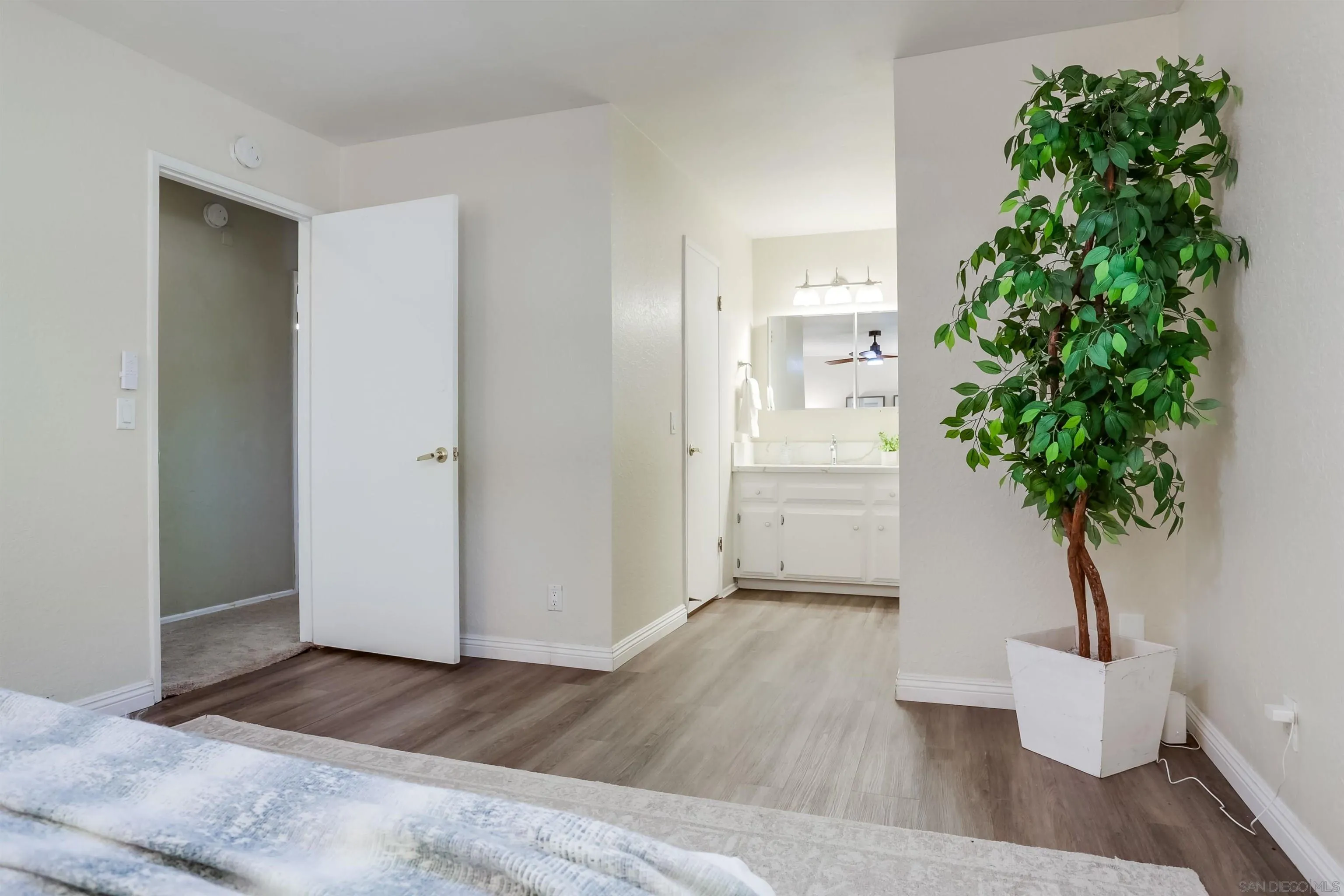 https://cdn.realtyfeed.com/cdn/127/250030311/f5c356811b726cad23ae8b97475f7f16.webp