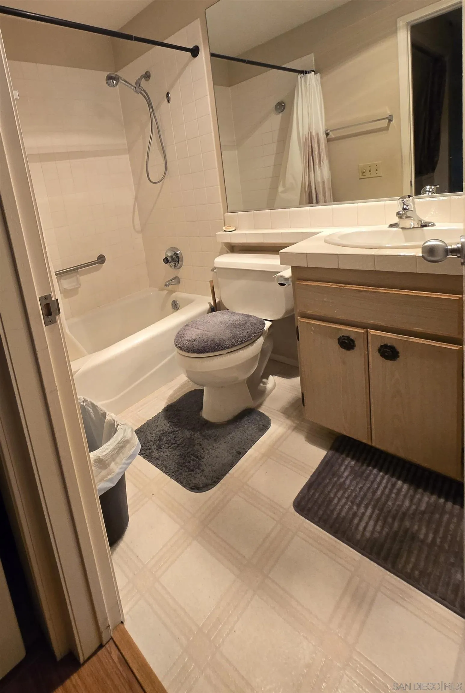 https://cdn.realtyfeed.com/cdn/127/250030314/917d284589835a74a03e5b8b0304881b.webp