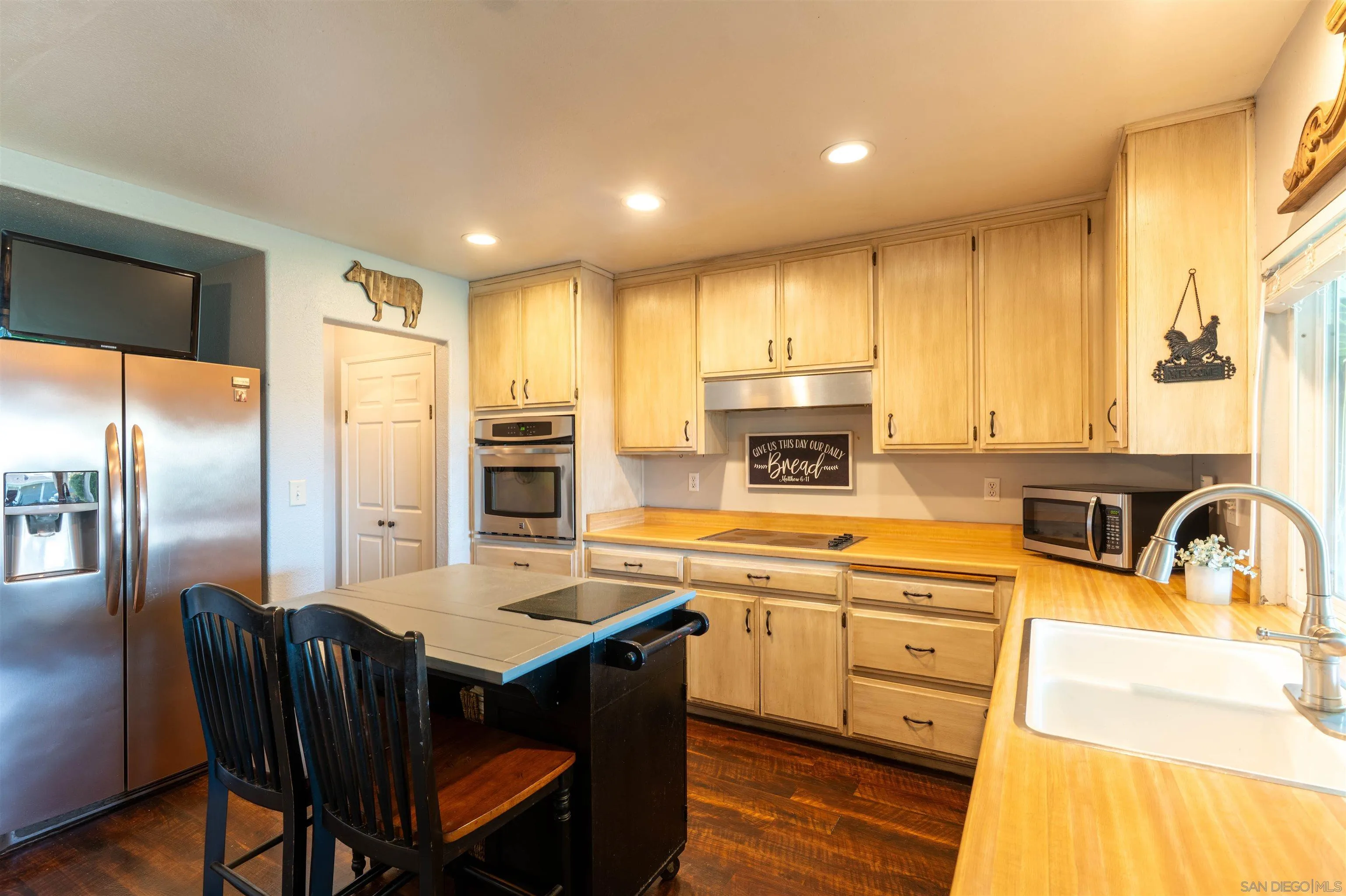 https://cdn.realtyfeed.com/cdn/127/250030323/ade4b53e7efd3e5d1dcb89d0bf4b3370.webp