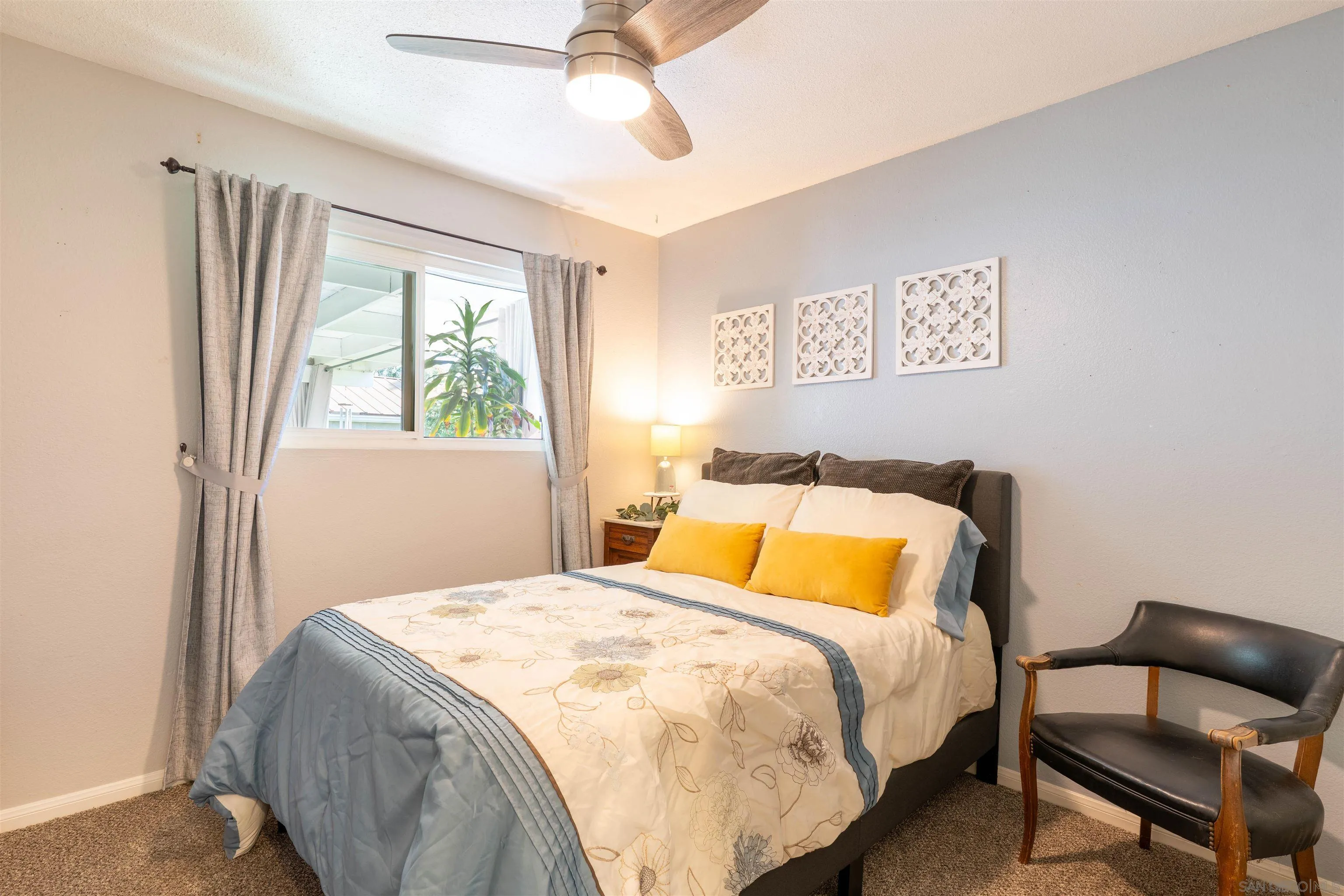 https://cdn.realtyfeed.com/cdn/127/250030323/eebe74da4dd7a9ca16e48dddb43e39e1.webp
