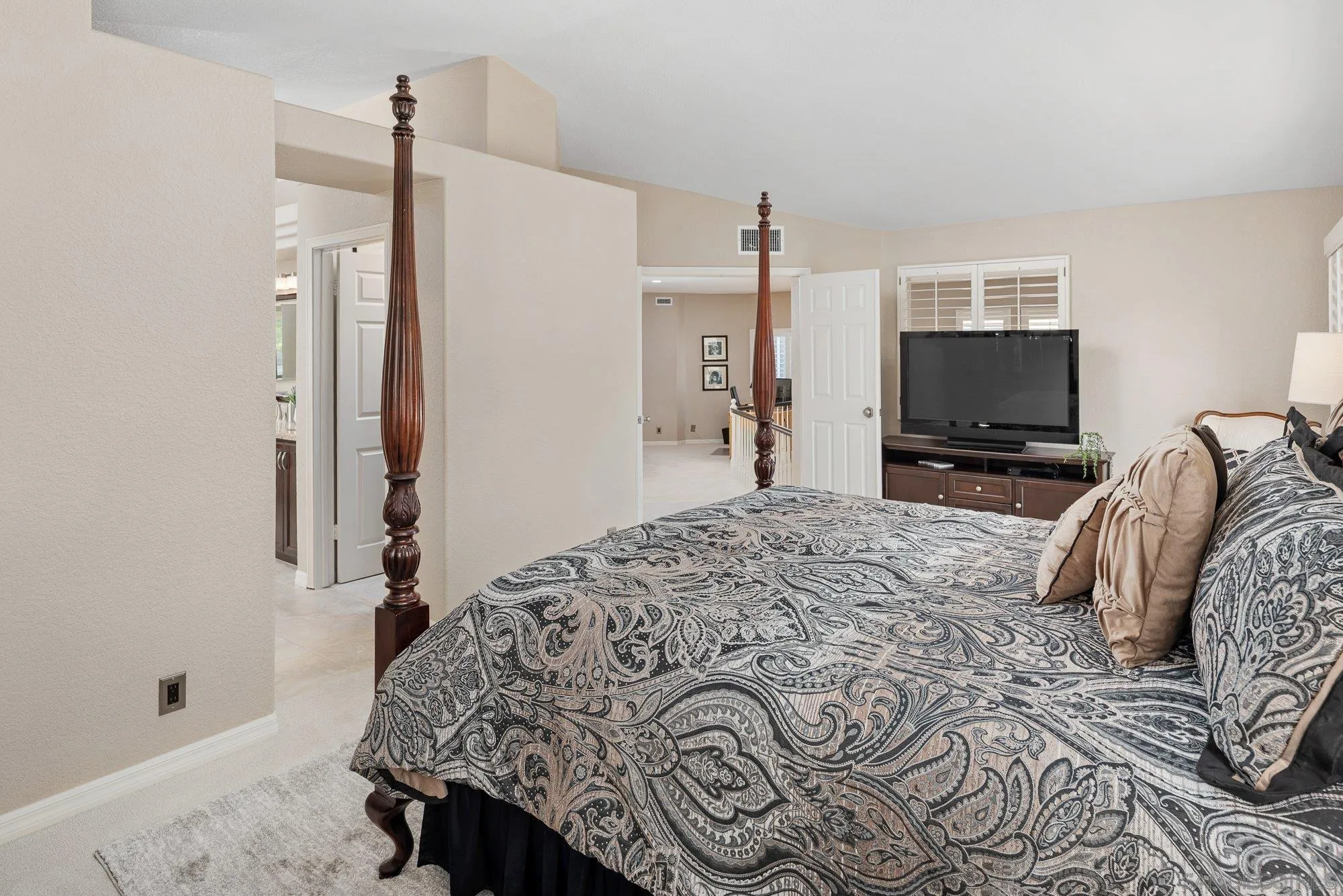 https://cdn.realtyfeed.com/cdn/127/250030326/aaf554aa433fb9f255bd542984c0147d.webp
