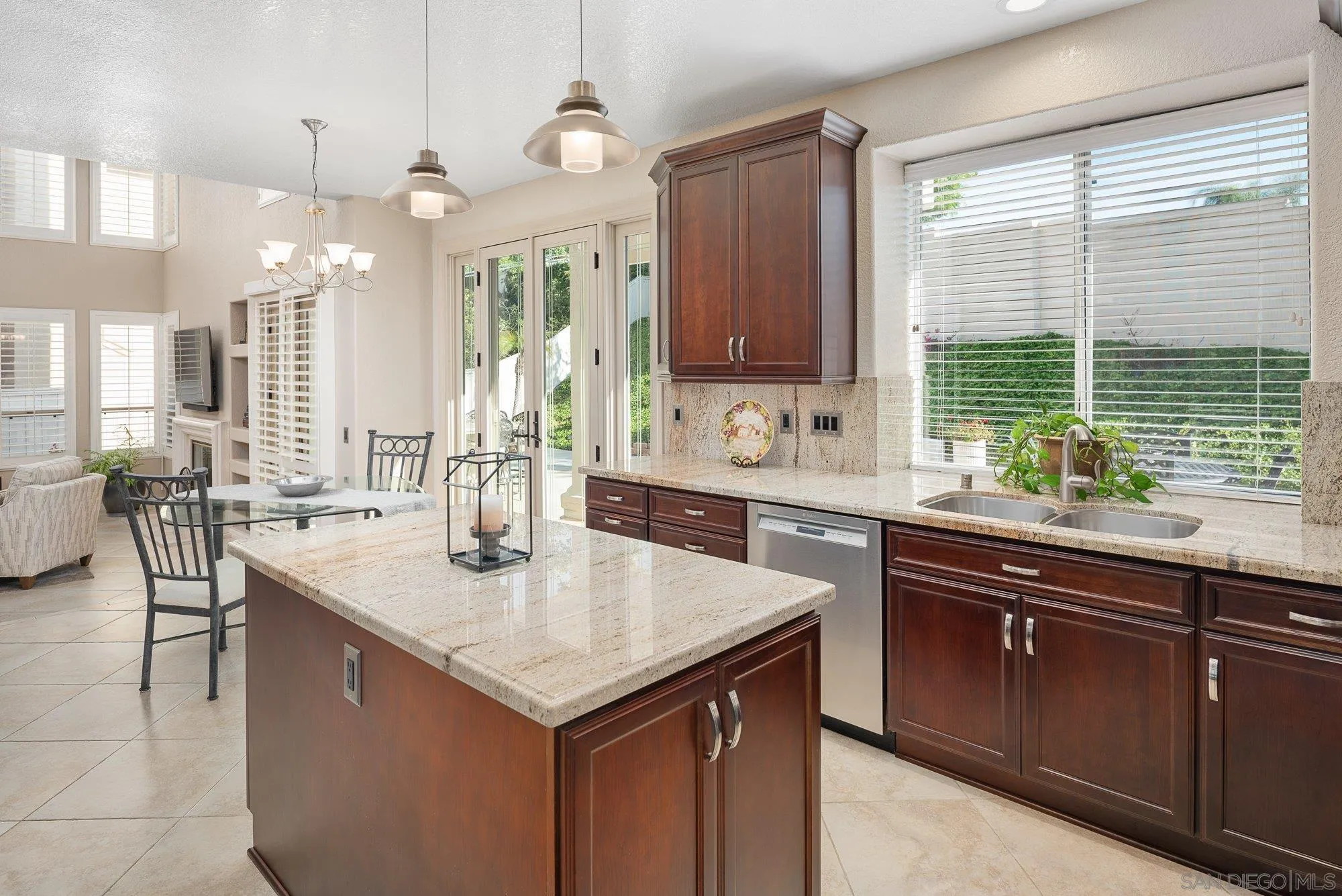 https://cdn.realtyfeed.com/cdn/127/250030326/f9a69d829f96135322f091c1300d1451.webp
