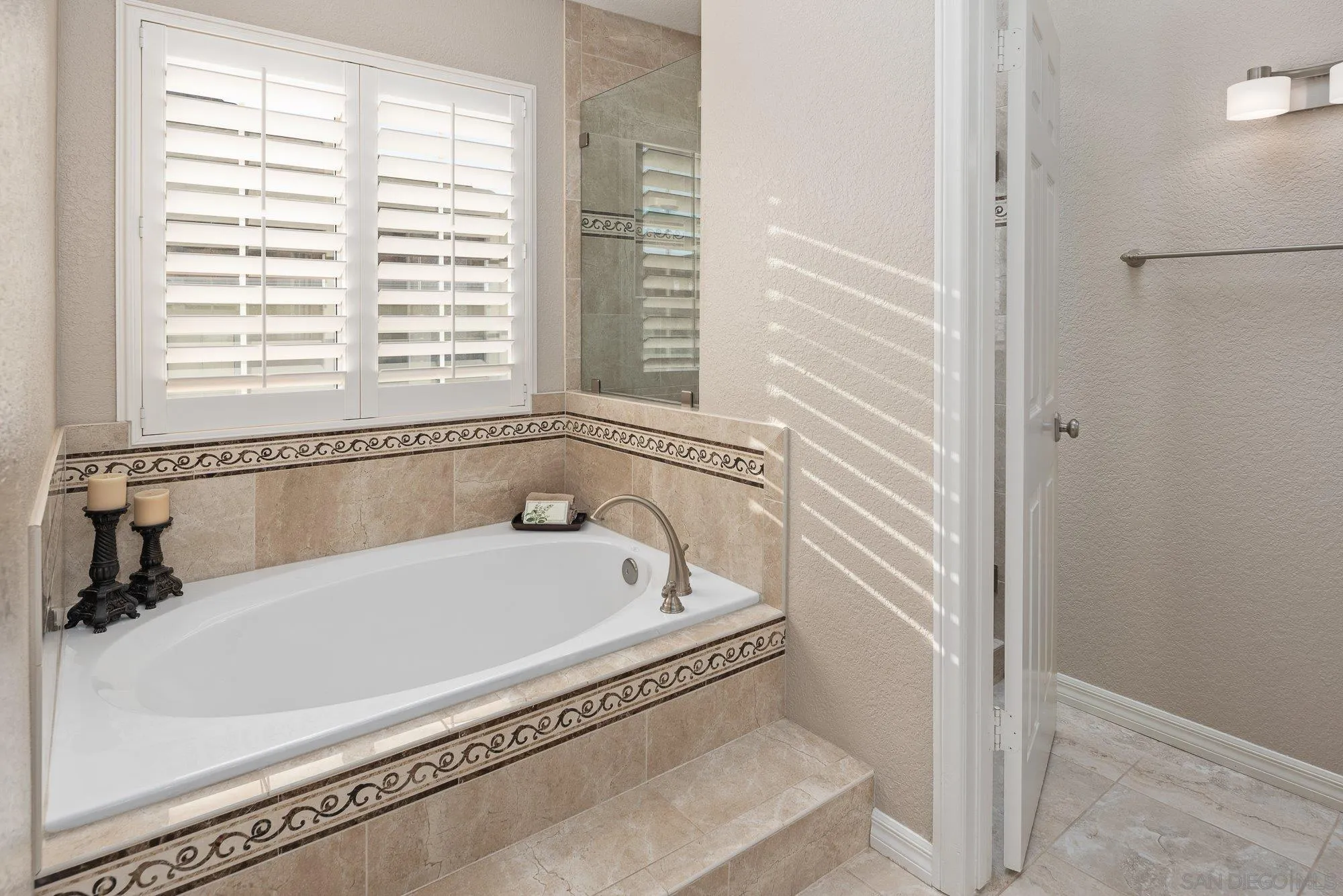 https://cdn.realtyfeed.com/cdn/127/250030326/fcdab6a118f287a1430f5dae26e866ea.webp