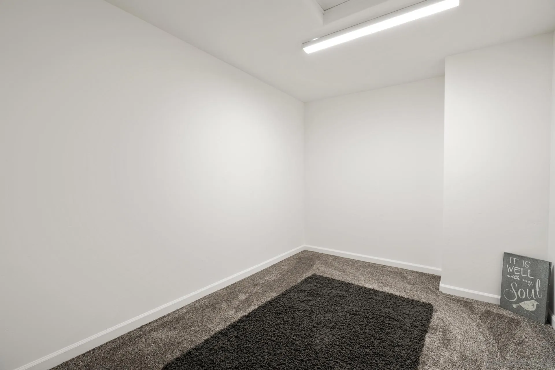 https://cdn.realtyfeed.com/cdn/127/250030331/dedd65454360cf34319723982338eb94.webp