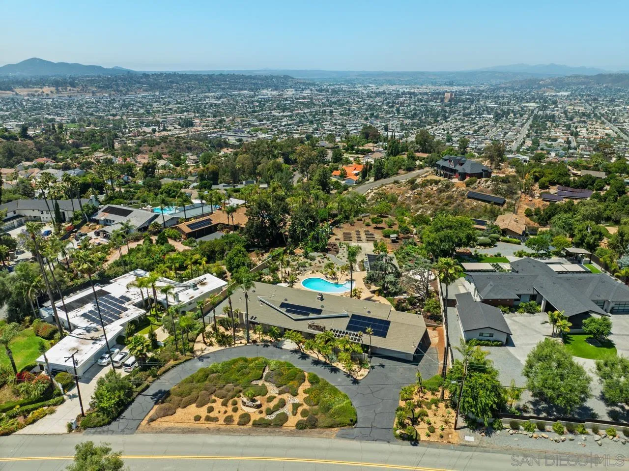 https://cdn.realtyfeed.com/cdn/127/250030338/4a90f1672590e189415836ac4540c593.webp