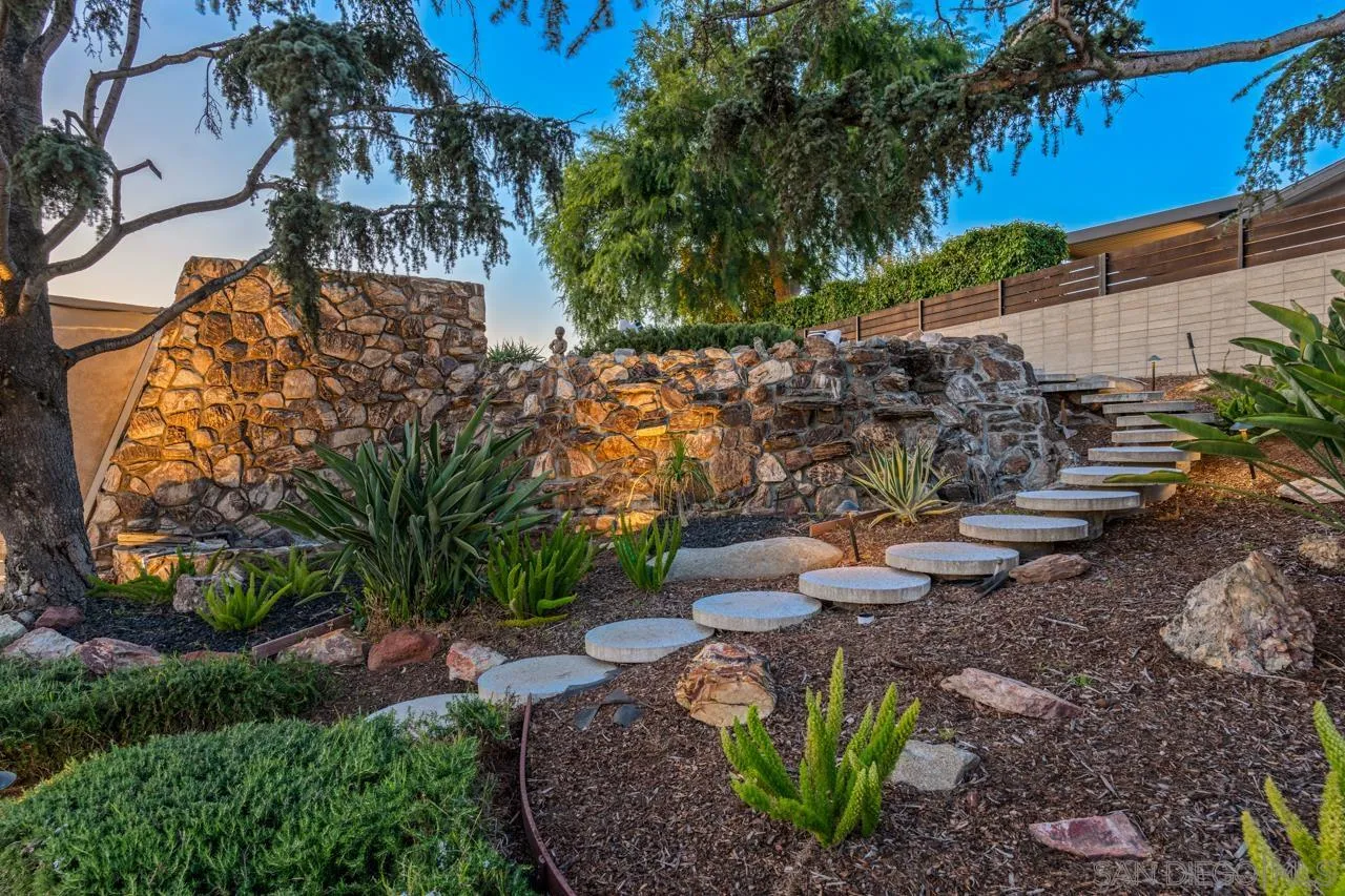 https://cdn.realtyfeed.com/cdn/127/250030338/9a8c282464a62314e24ac079ddf05f96.webp
