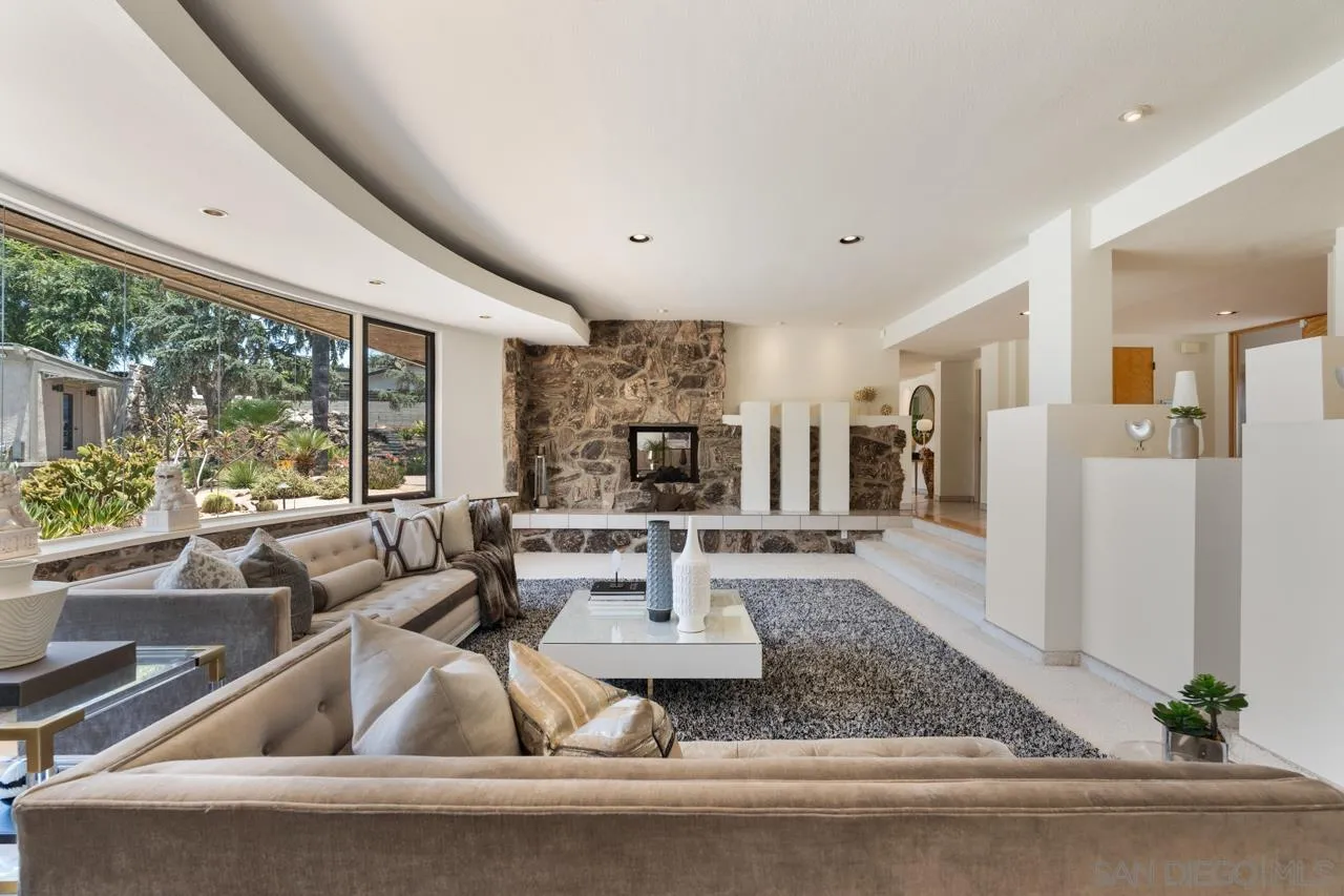 https://cdn.realtyfeed.com/cdn/127/250030338/a697cbc6f255b37e4afe430ecae0dd72.webp