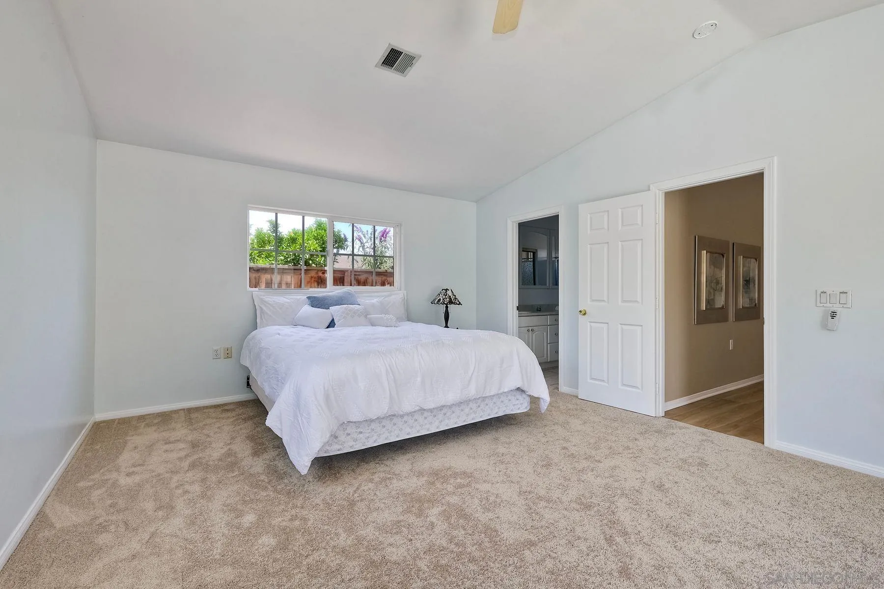https://cdn.realtyfeed.com/cdn/127/250030353/5f4abd749f08f6544ebd6bb97c4d6c29.webp