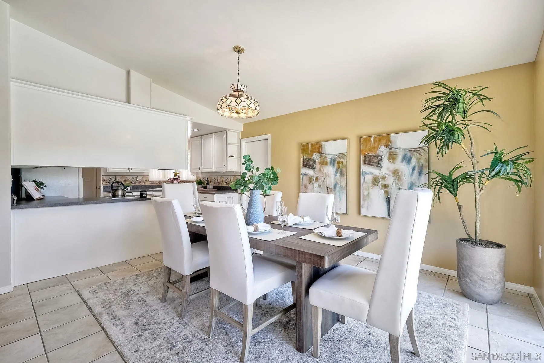 https://cdn.realtyfeed.com/cdn/127/250030353/b43e329d2c2c82d4e0b7d612fecf9bc0.webp