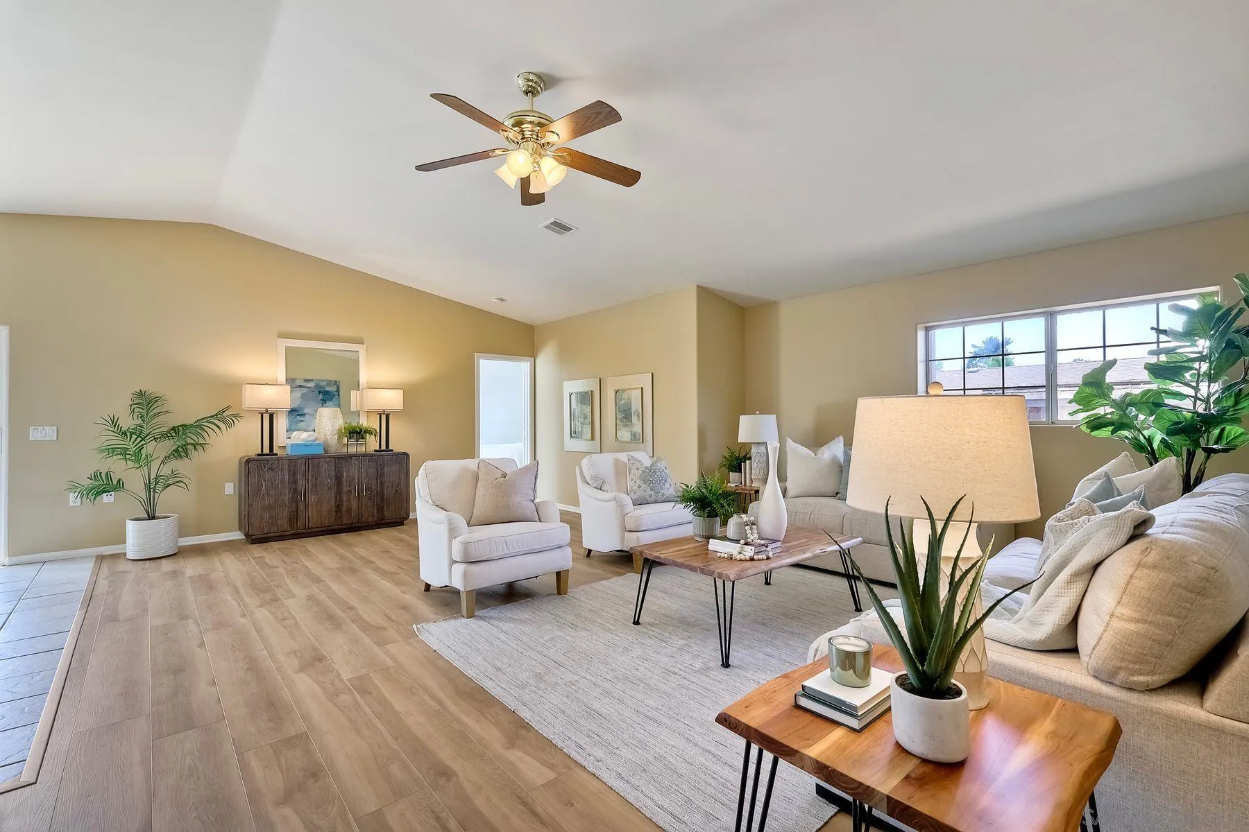 https://cdn.realtyfeed.com/cdn/127/250030353/cd792a074cb07f2a861f2b7aa986c44c.webp