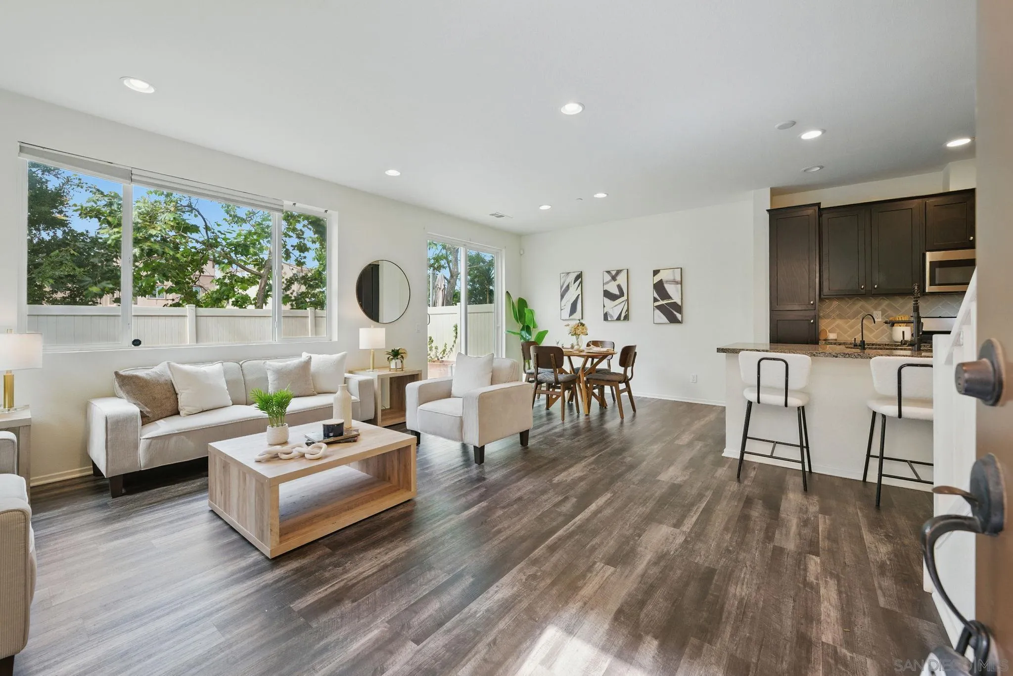 Photo #4: 250030381 Listing 