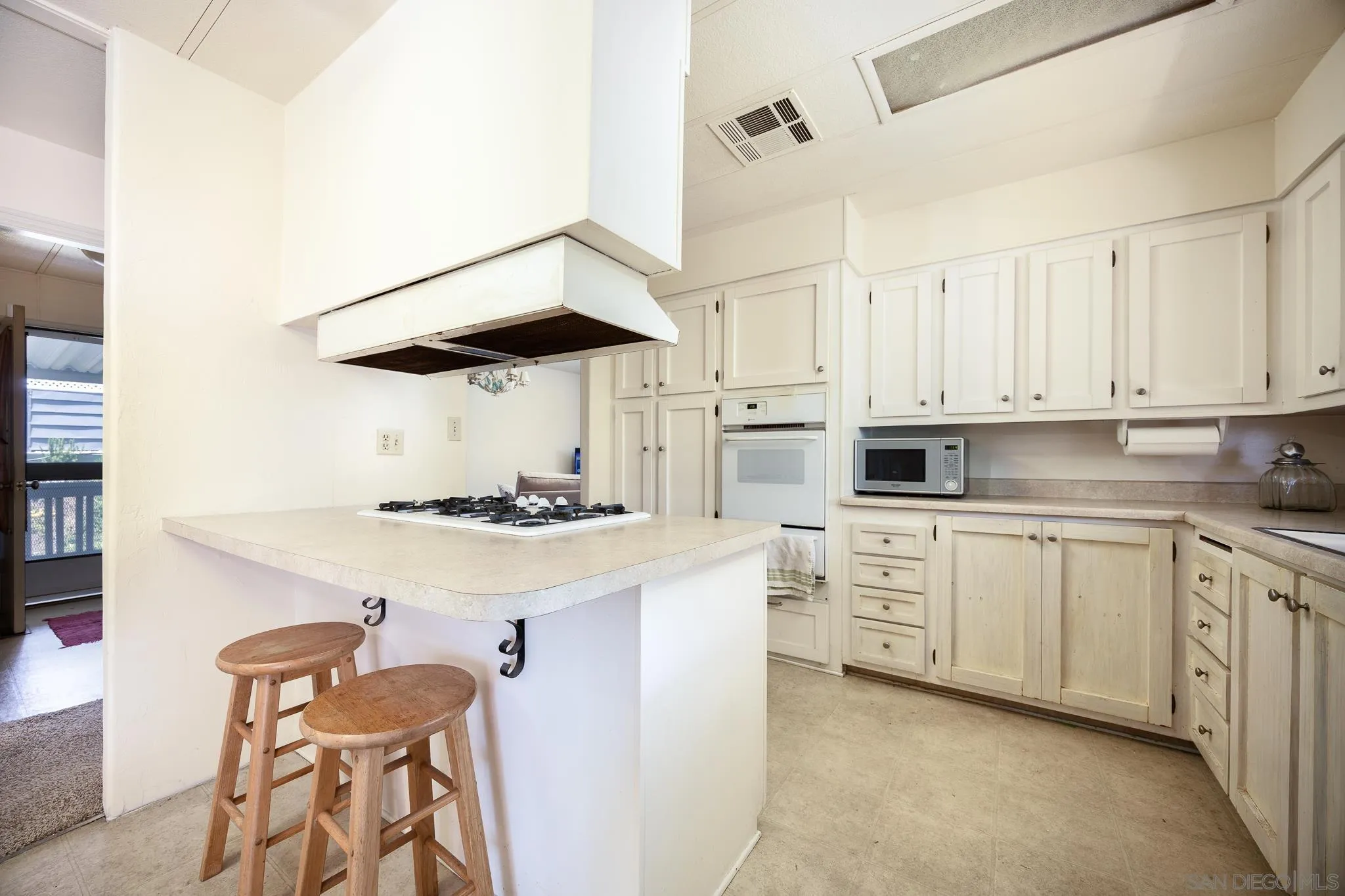 https://cdn.realtyfeed.com/cdn/127/250030393/bfa3a84b2da17606bf653d2ff3b69435.webp