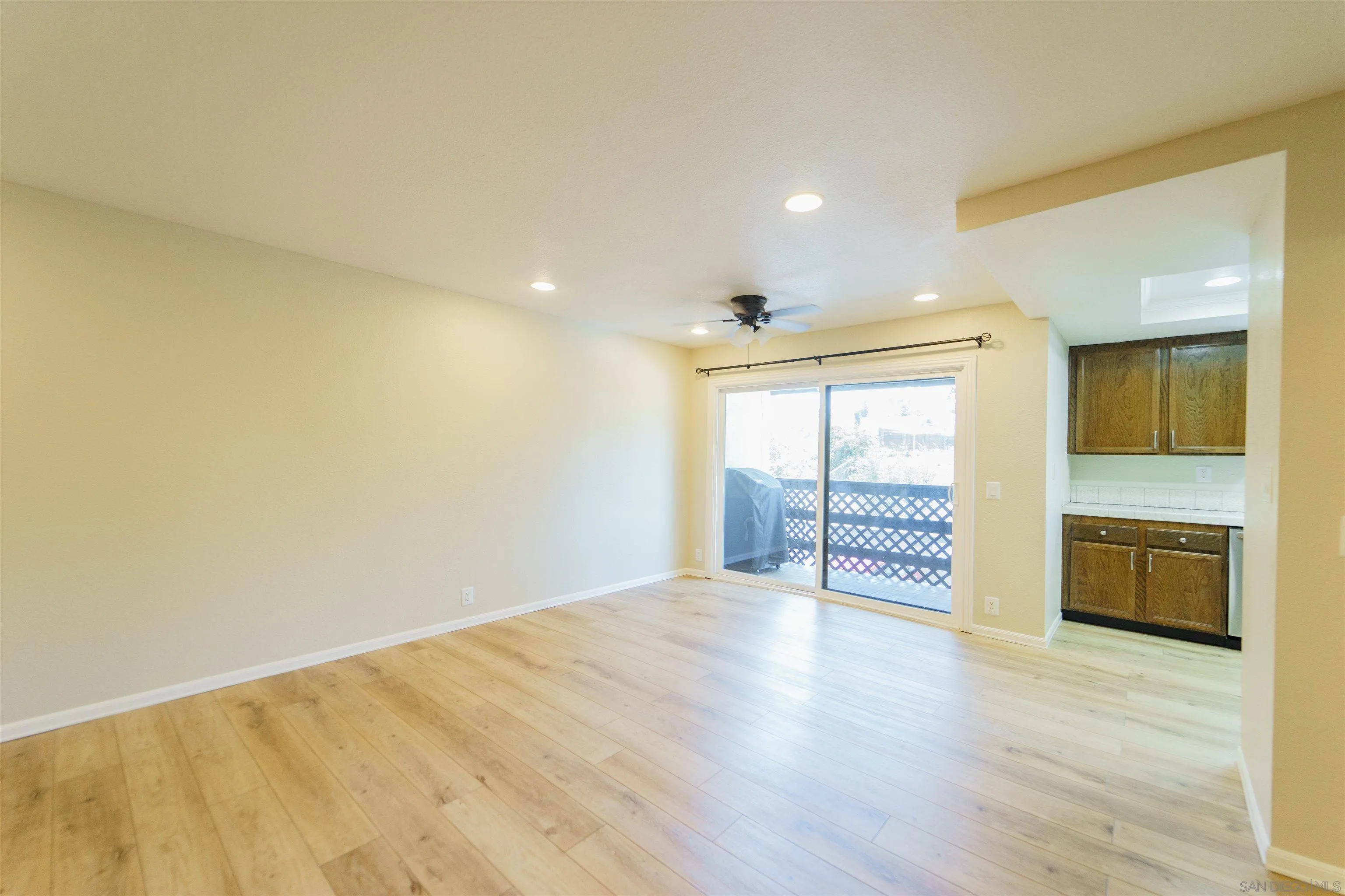 Photo #4: 250030395 Listing 