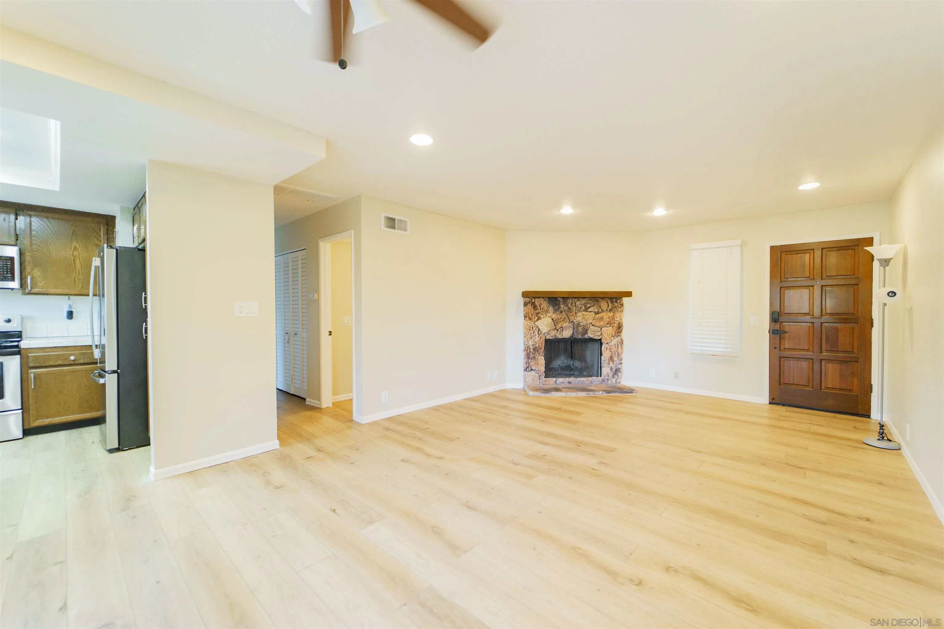 Photo #3: 250030395 Listing 