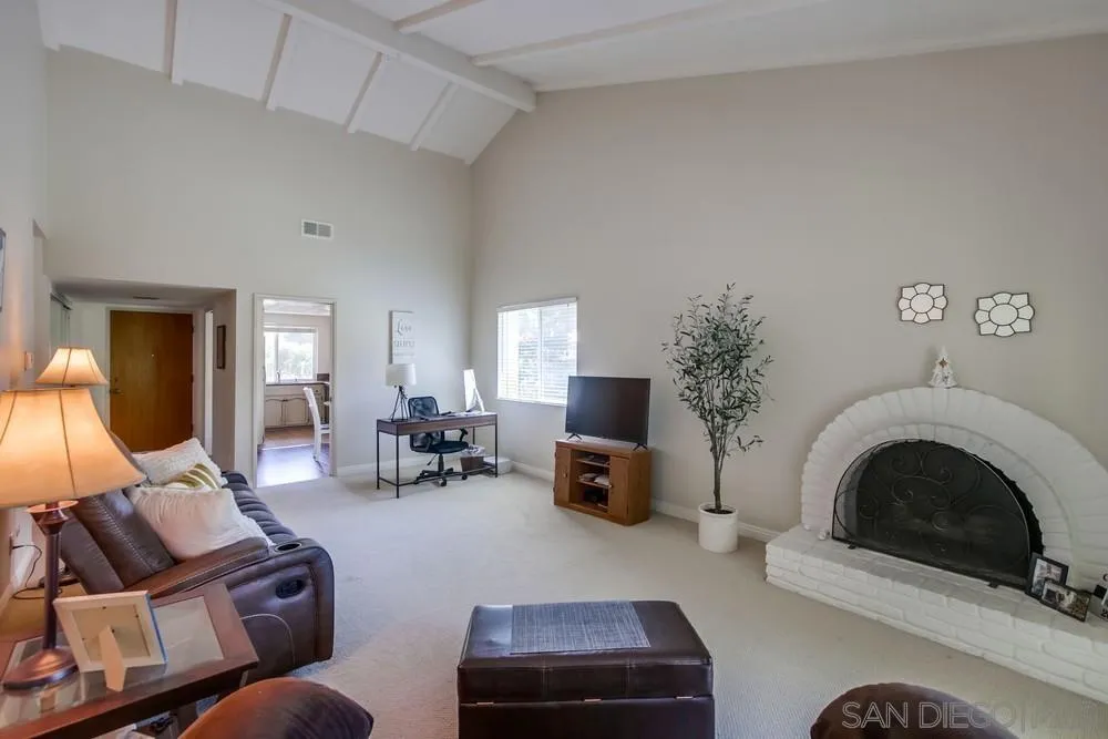 Photo #5: 250030402 Listing 