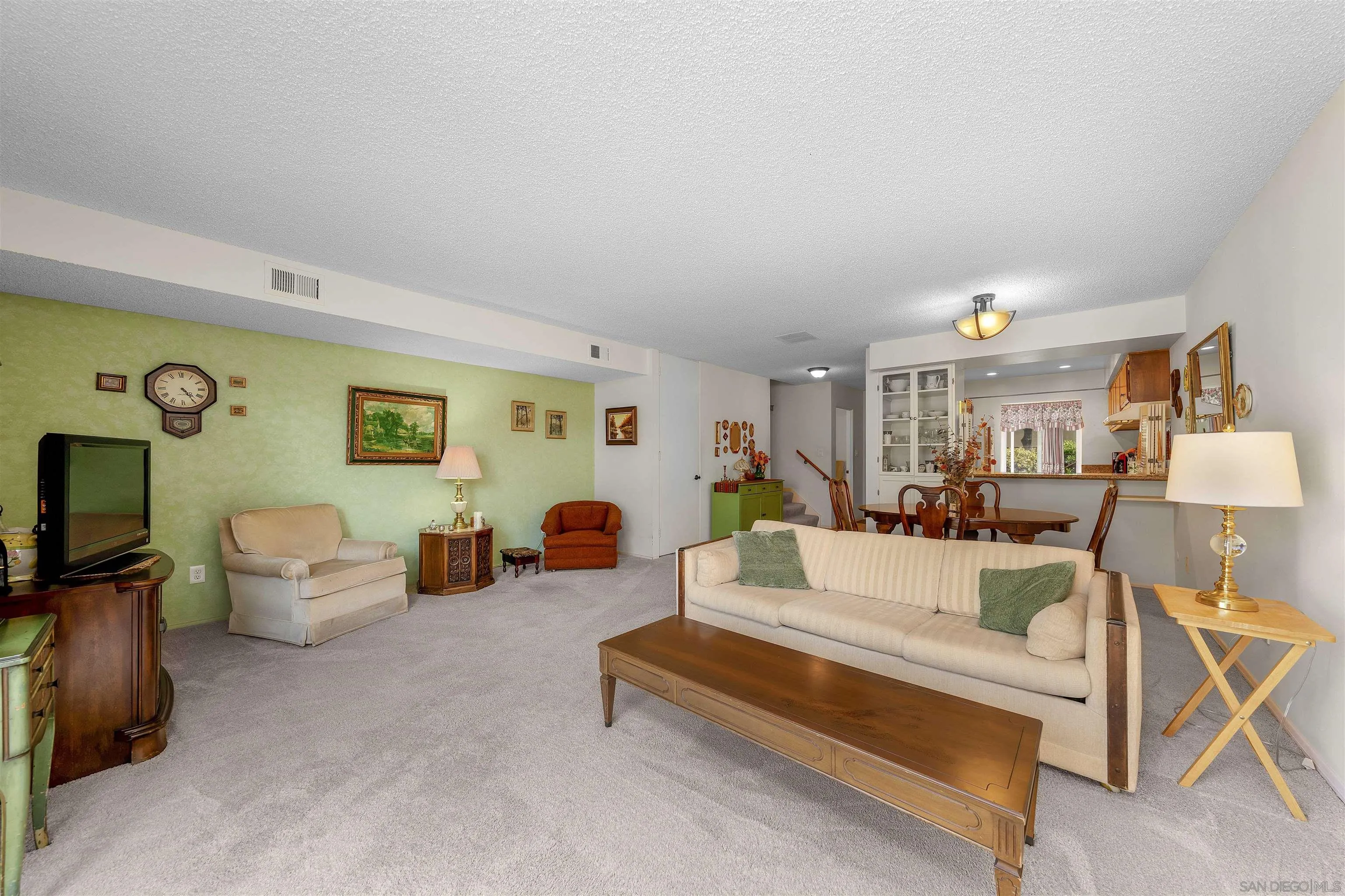 Photo #3: 250030425 Listing 