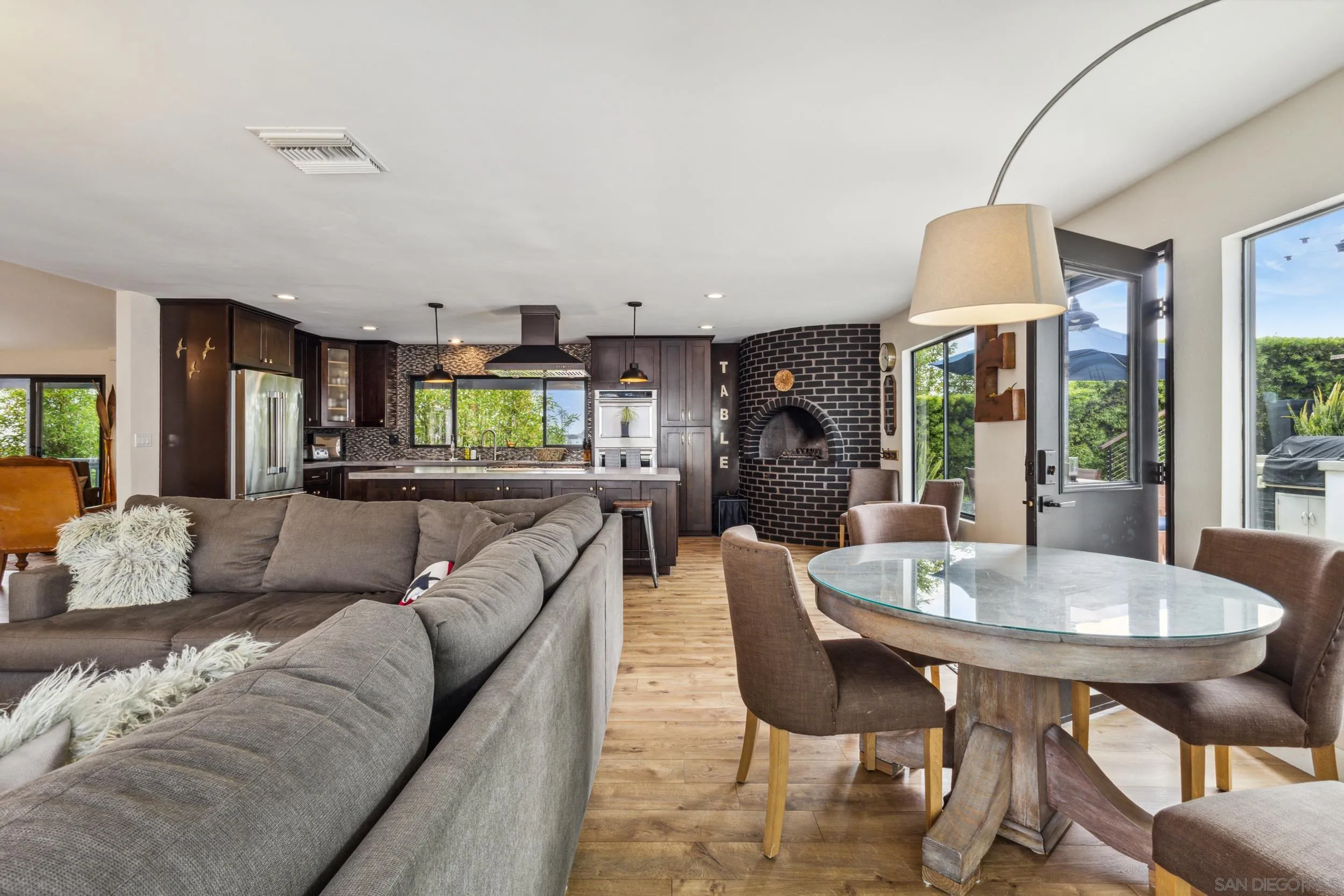 https://cdn.realtyfeed.com/cdn/127/250030435/2f1e5bfa0565263e43e29f5d8509e868.webp