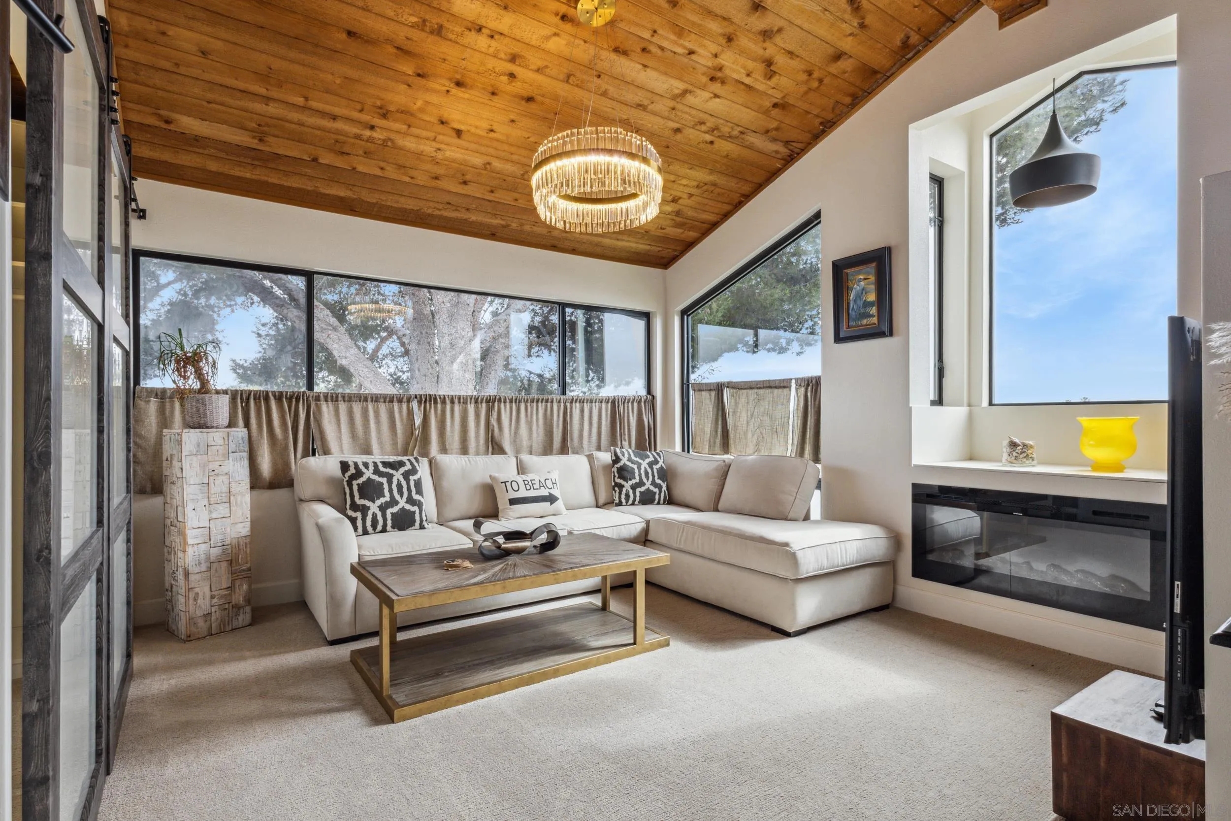 https://cdn.realtyfeed.com/cdn/127/250030435/831edbd55d3b8a2ebd2bbe6853ad9165.webp