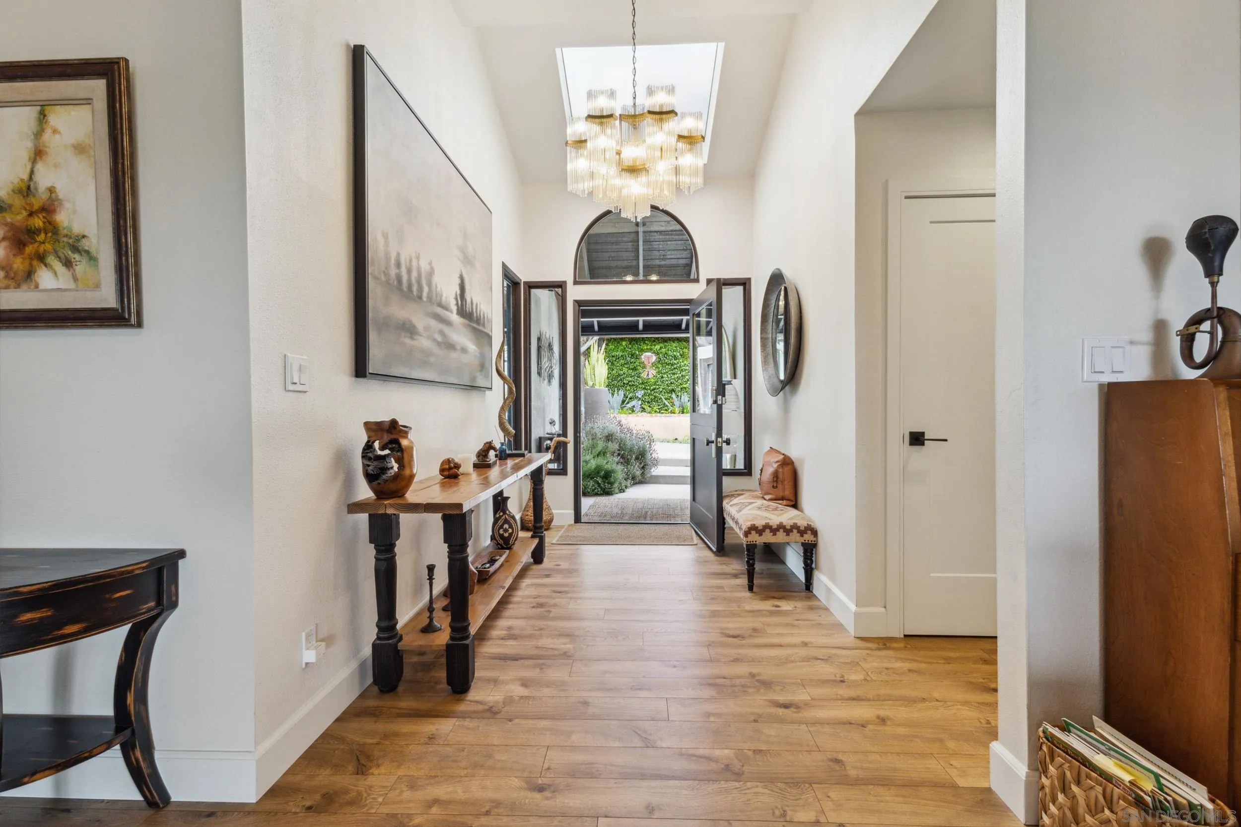 https://cdn.realtyfeed.com/cdn/127/250030435/8bec3826da1004cec9ccd5f21e82f805.webp