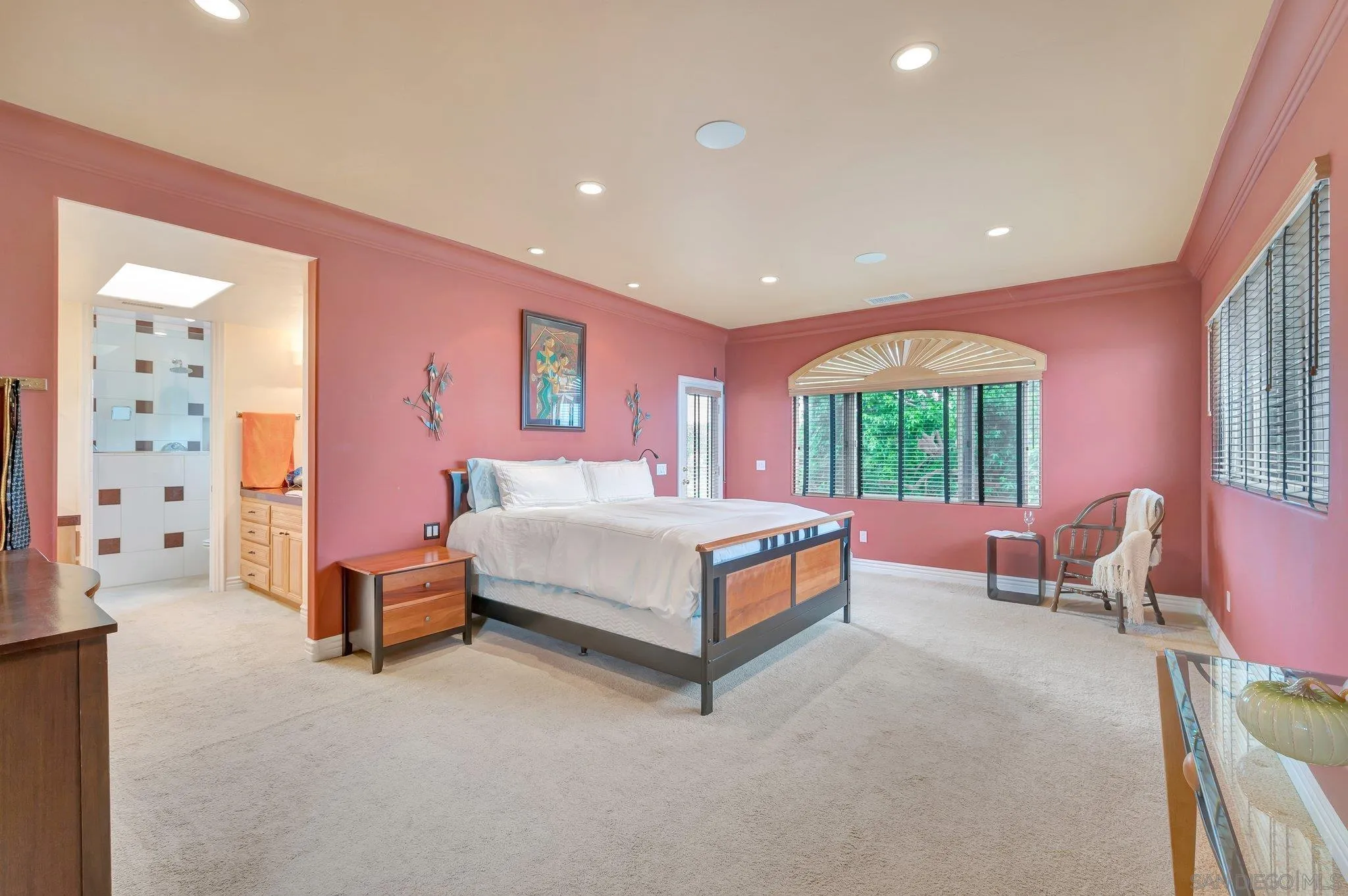 https://cdn.realtyfeed.com/cdn/127/250030437/81b8c43b24b05cb482879e7b73de4047.webp