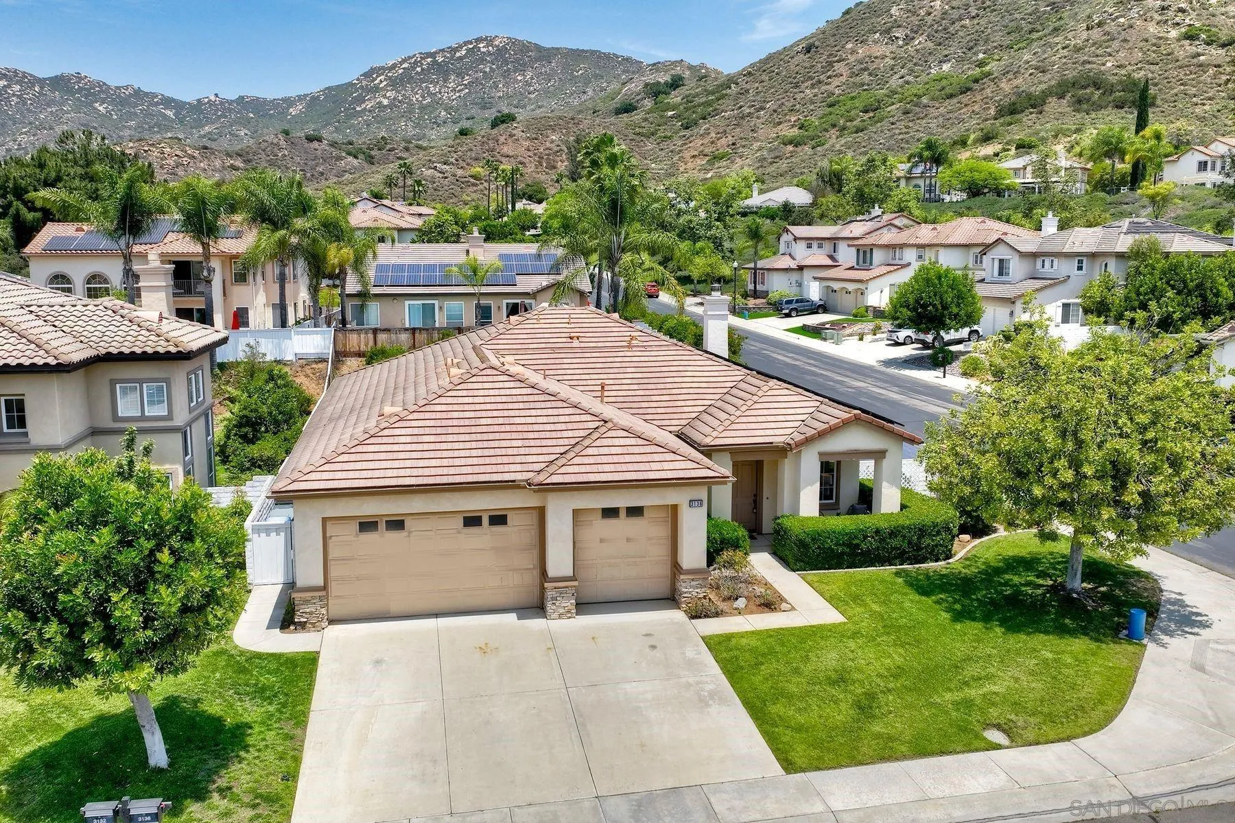 https://cdn.realtyfeed.com/cdn/127/250030451/76d50a84af9efe3fa464db22eadbf6c4.webp