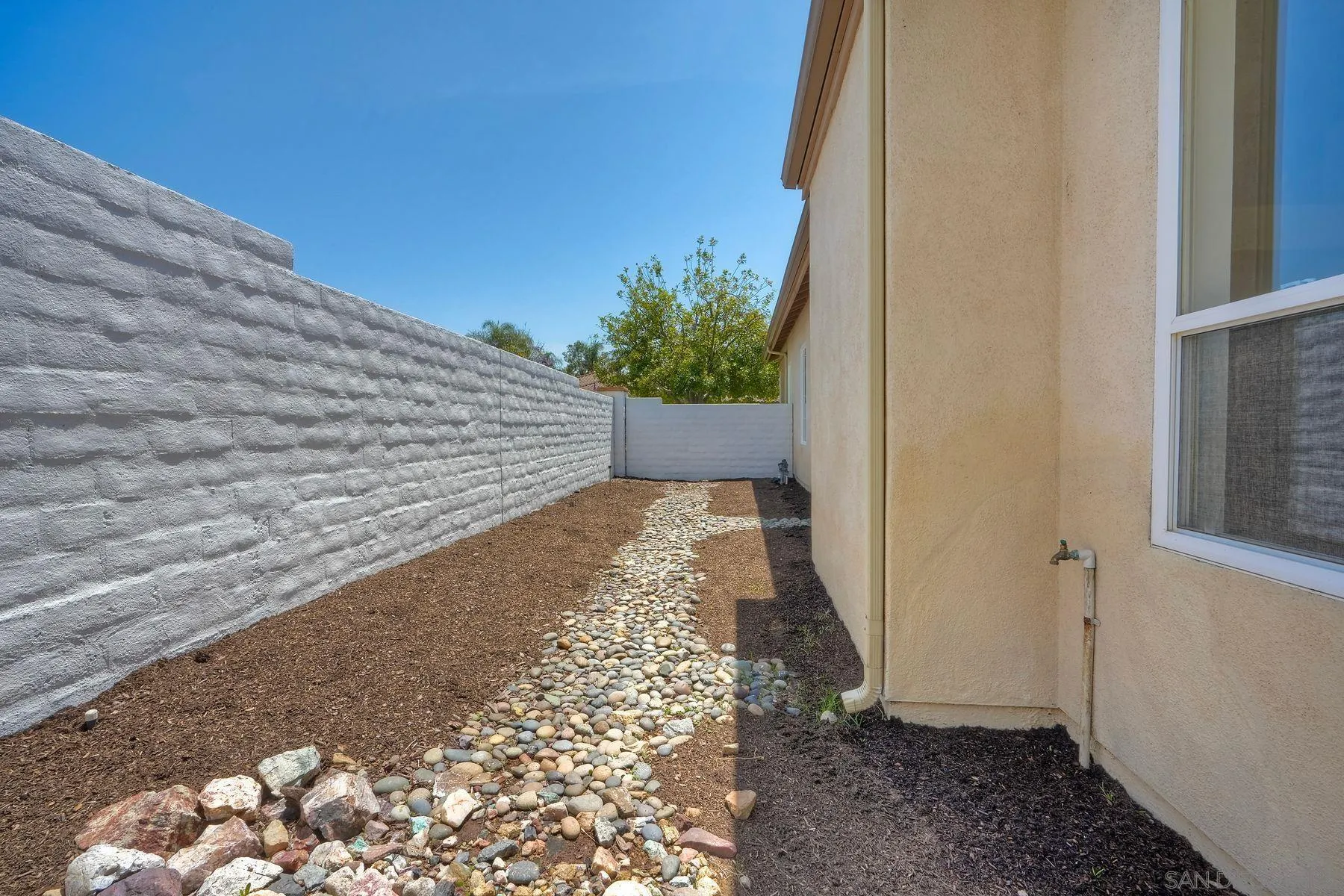 https://cdn.realtyfeed.com/cdn/127/250030451/7db985d4bba487c9307b76a3a1786105.webp