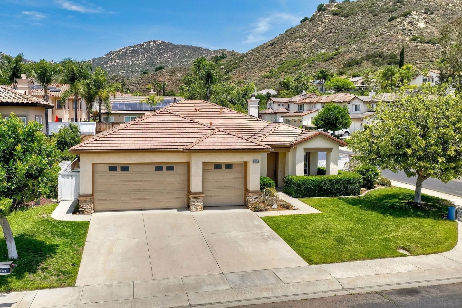 https://cdn.realtyfeed.com/cdn/127/250030451/cbeee8bc9a829fa64fb844e7179fcf6e.webp