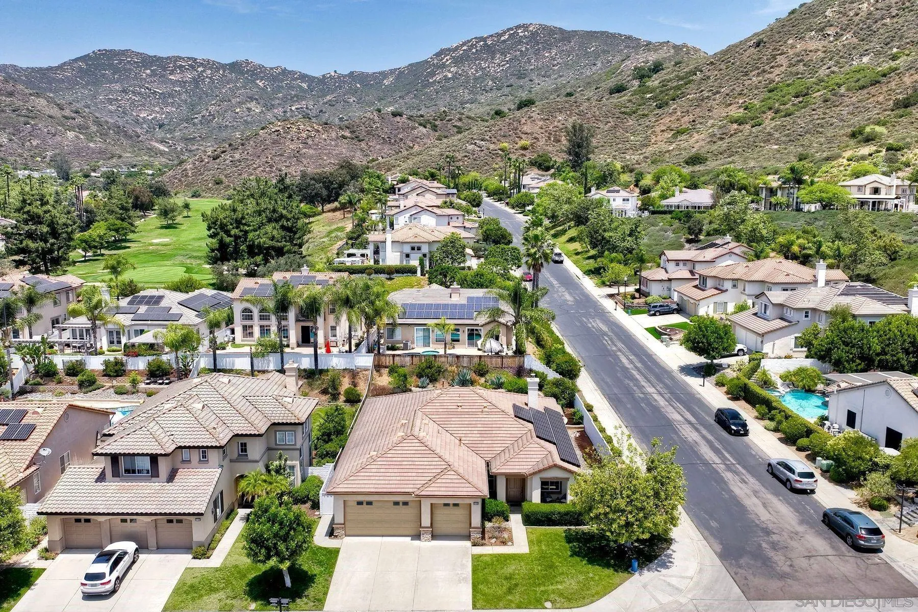 https://cdn.realtyfeed.com/cdn/127/250030451/e93b02cb1f105b3716dbcd1eb5c010b8.webp
