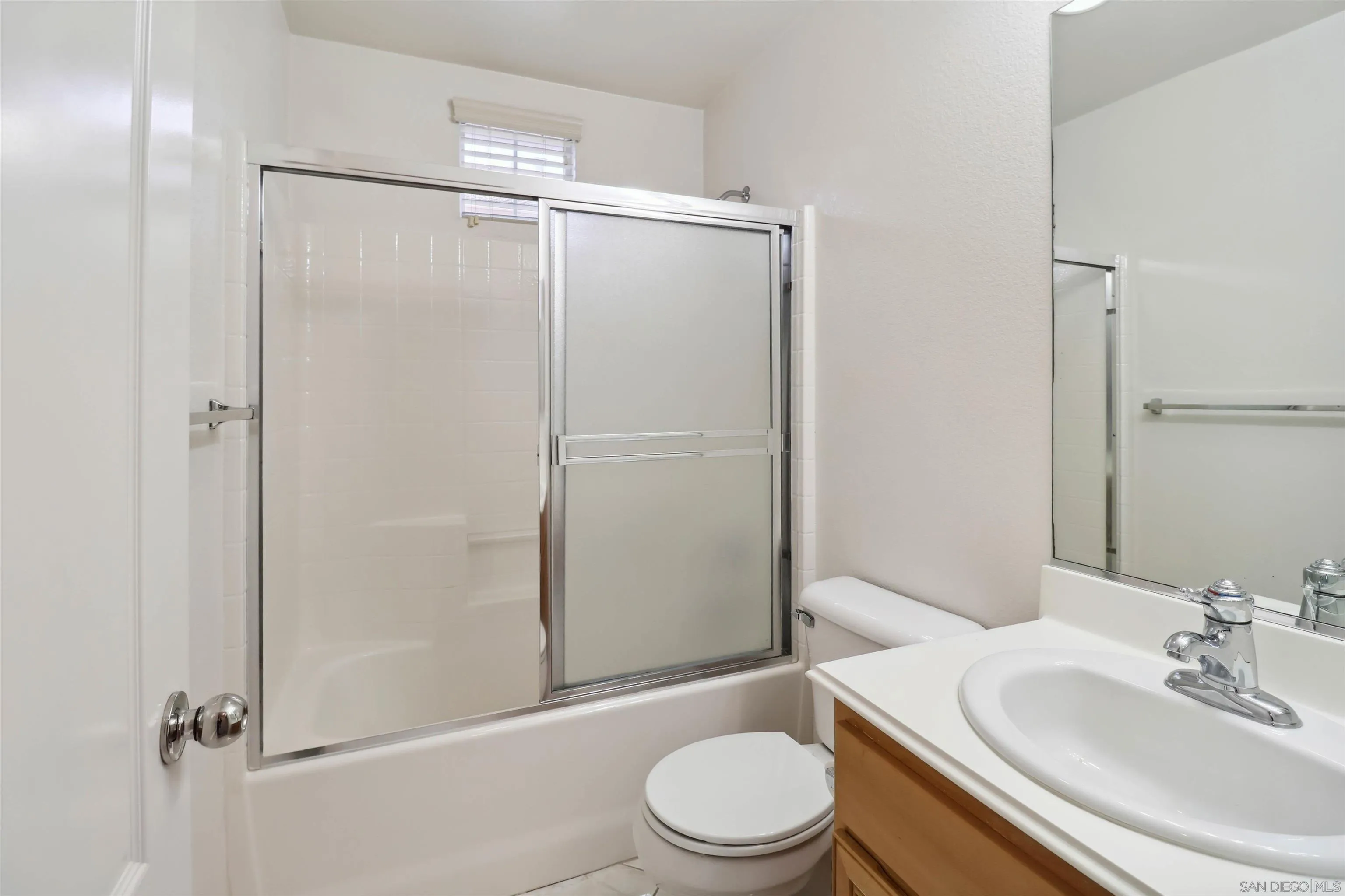 https://cdn.realtyfeed.com/cdn/127/250030452/1b631249bc48e80b5c84ac8c1b392075.webp