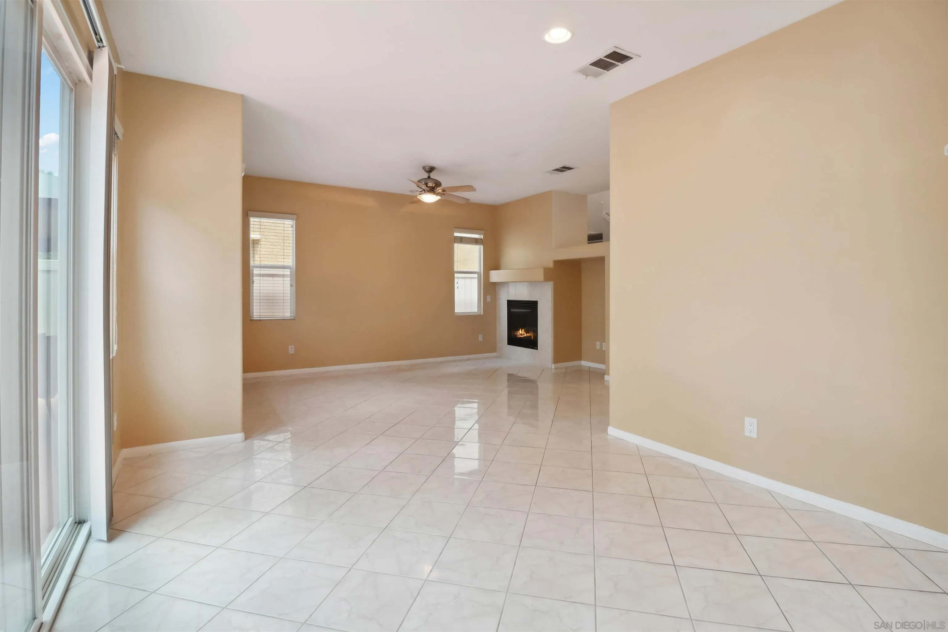 https://cdn.realtyfeed.com/cdn/127/250030452/2f0bfb72e67feab316b7a3a247ddc05e.webp