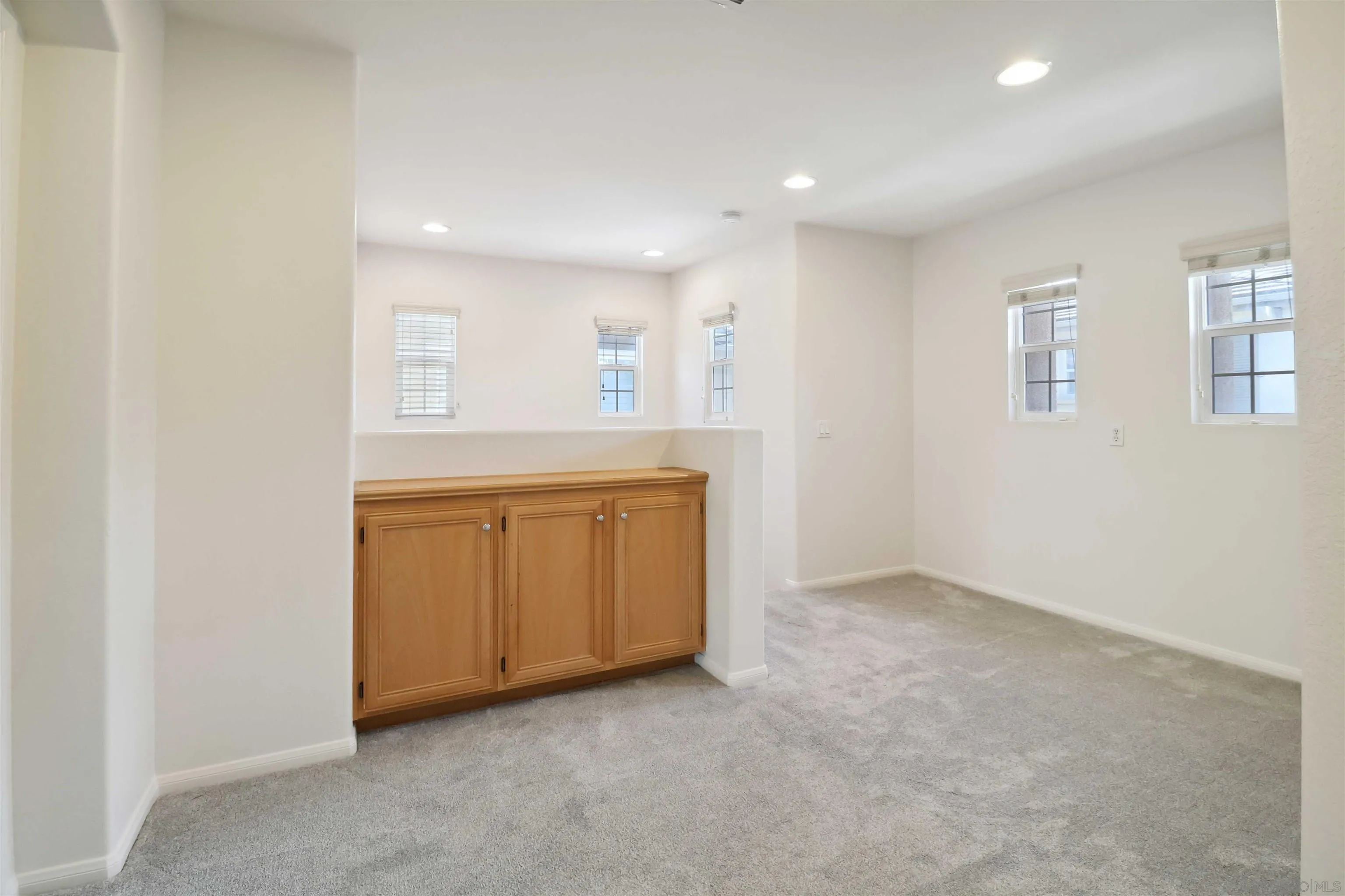 https://cdn.realtyfeed.com/cdn/127/250030452/a736a6899356c37df700b7aabd477f13.webp