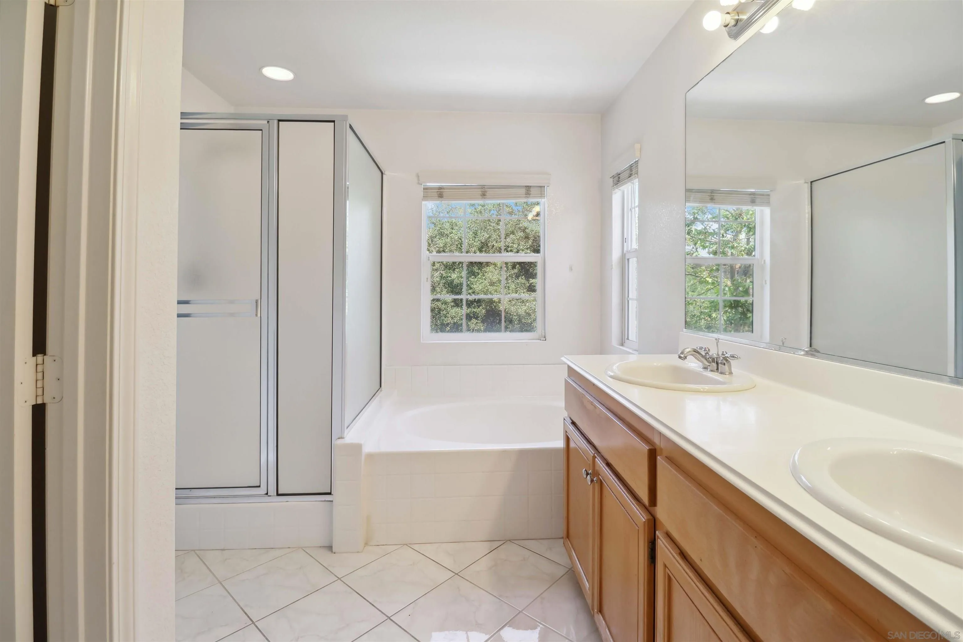 https://cdn.realtyfeed.com/cdn/127/250030452/f28177fc05e35de7afde7b9ea99d6dbc.webp