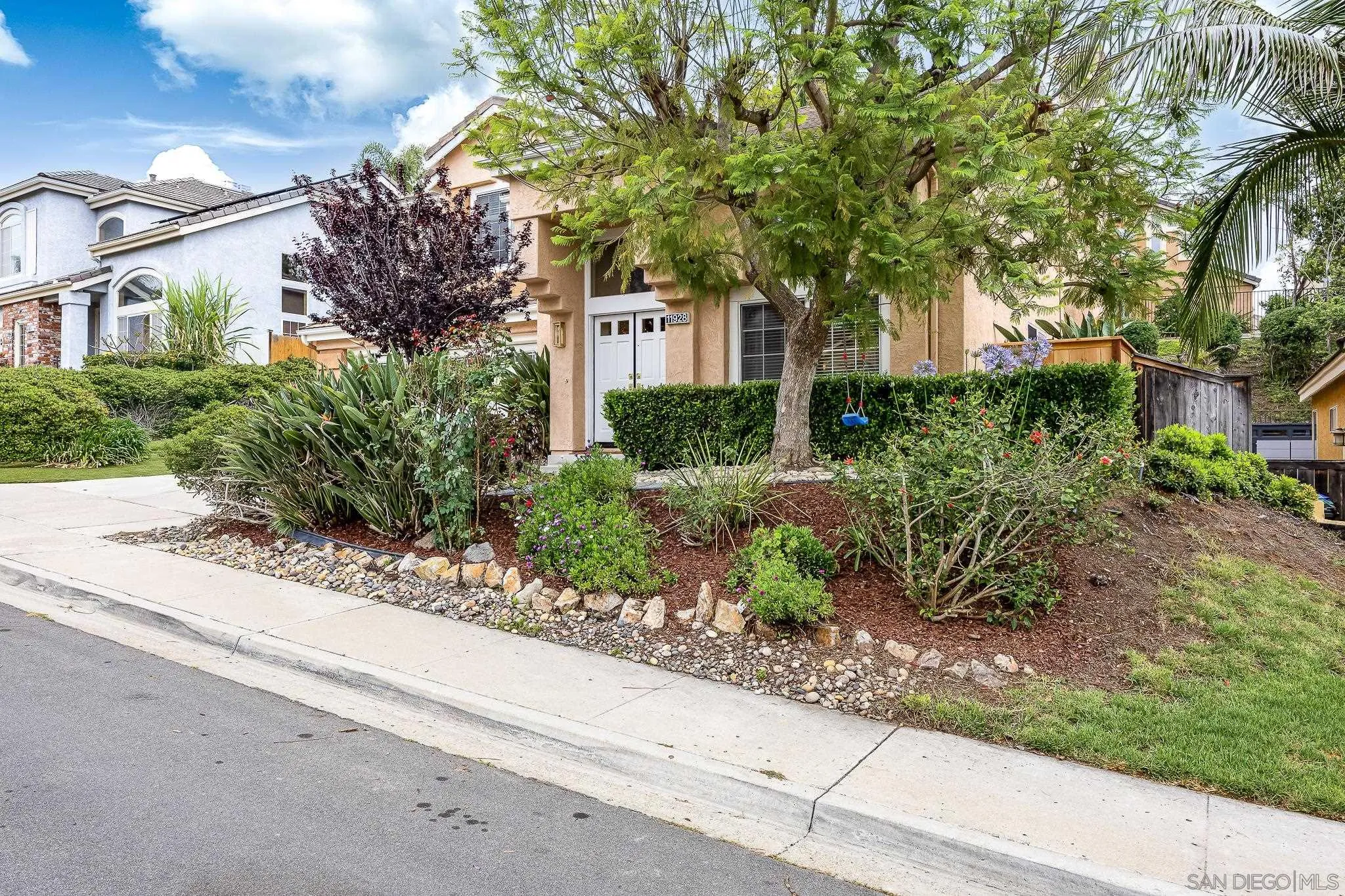 https://cdn.realtyfeed.com/cdn/127/250030458/c8e1f5a43c2b5ec62d7840e2c1e39664.webp