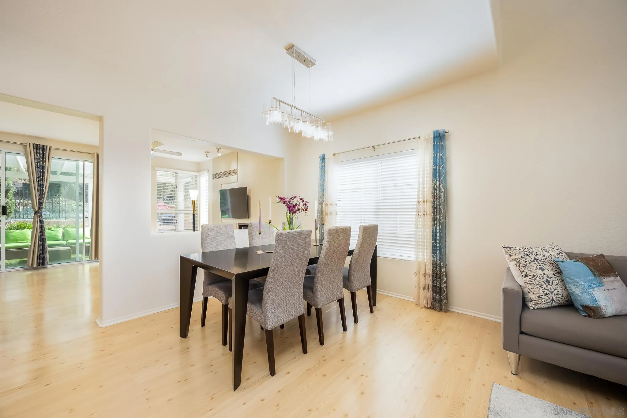 https://cdn.realtyfeed.com/cdn/127/250030458/ff6ff10cf7eb1e1a726cbcaf40bd1946.webp