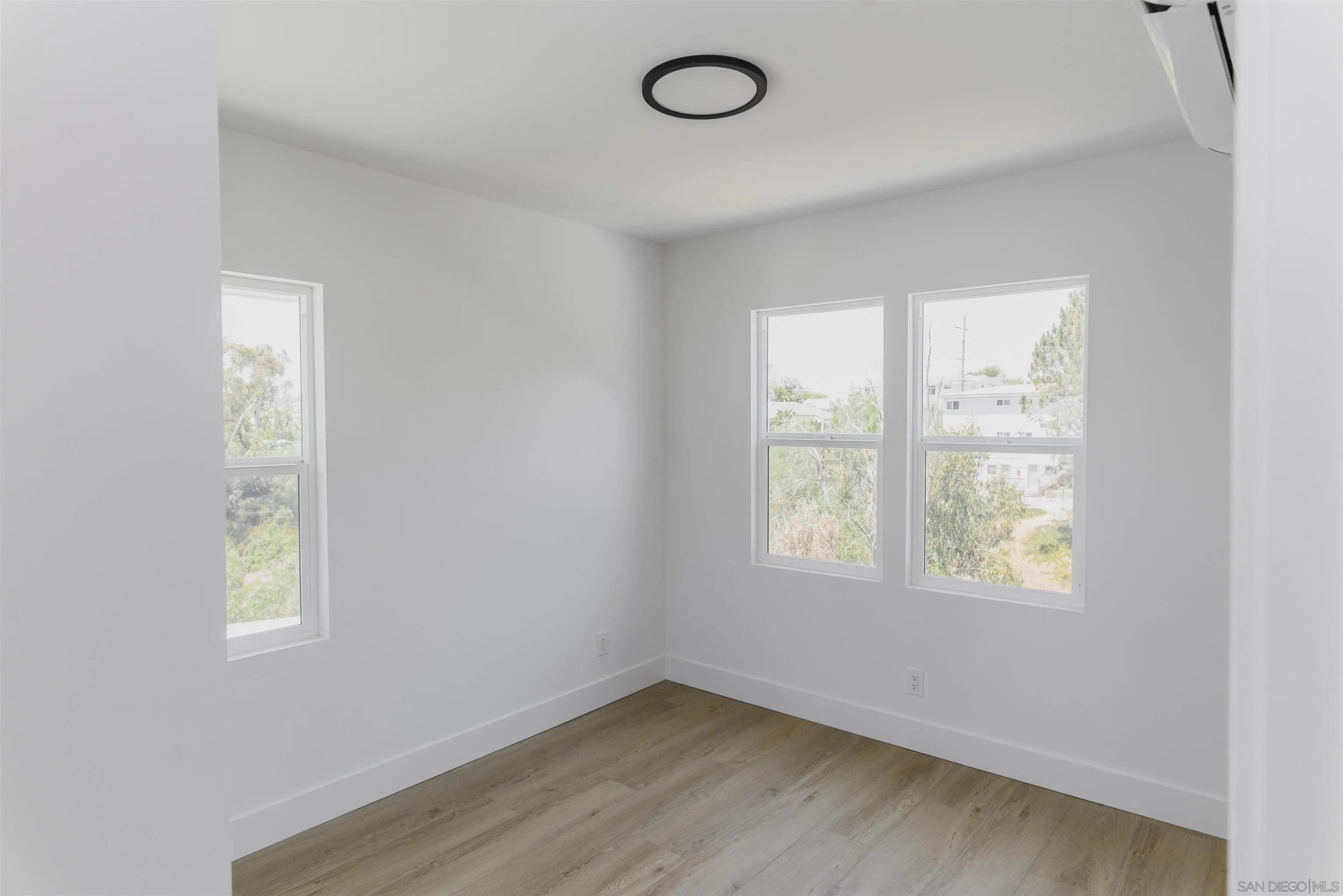 https://cdn.realtyfeed.com/cdn/127/250030462/7990e3f3d6adfde3b287db4f68559b29.webp