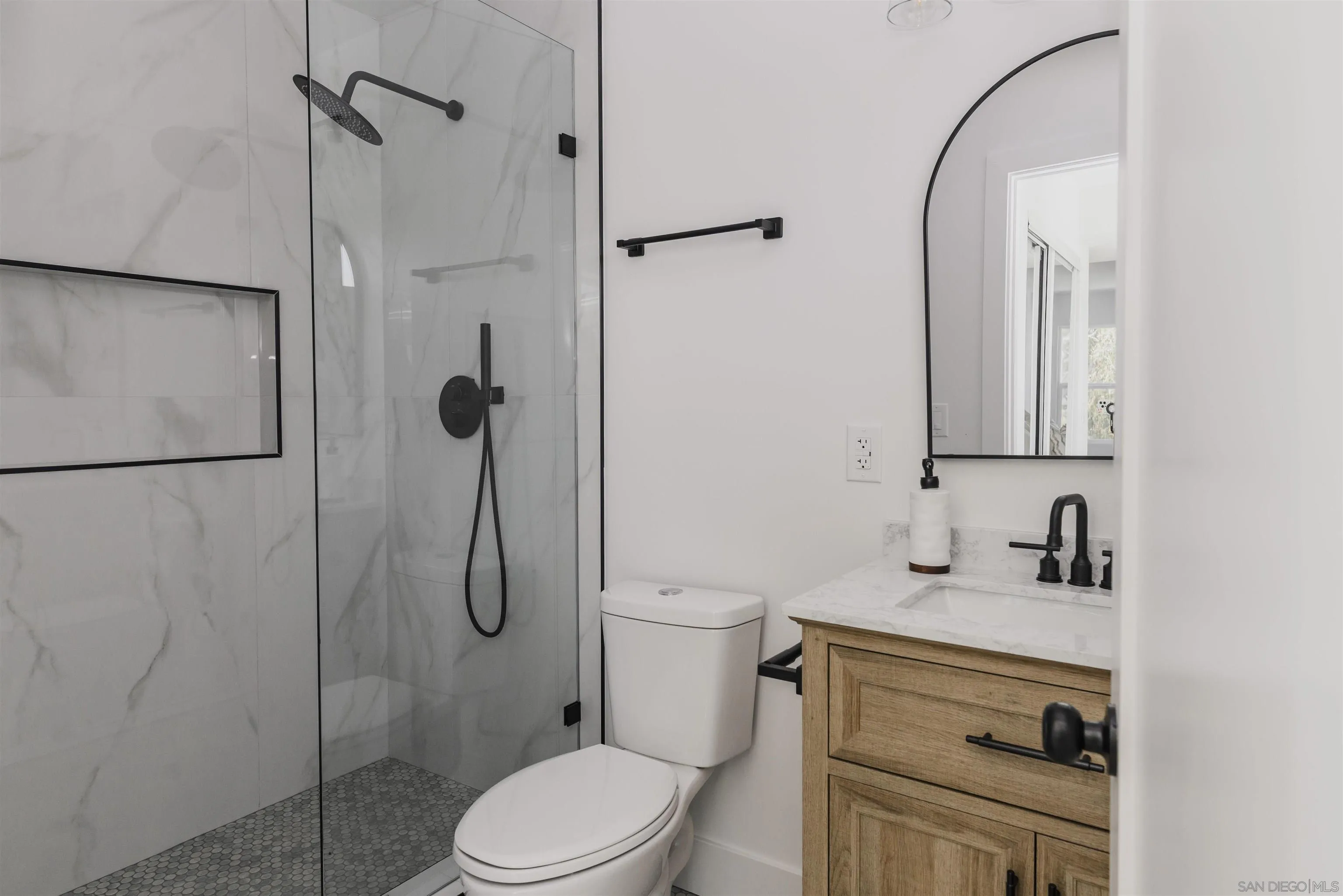 https://cdn.realtyfeed.com/cdn/127/250030462/e8b56411d8d80f1d9f49c844ff8c8e59.webp