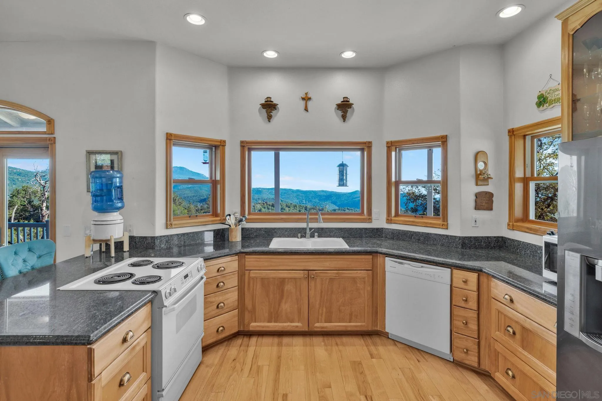 https://cdn.realtyfeed.com/cdn/127/250030469/27b0e64dd9956c5c87edb327bf8b8363.webp