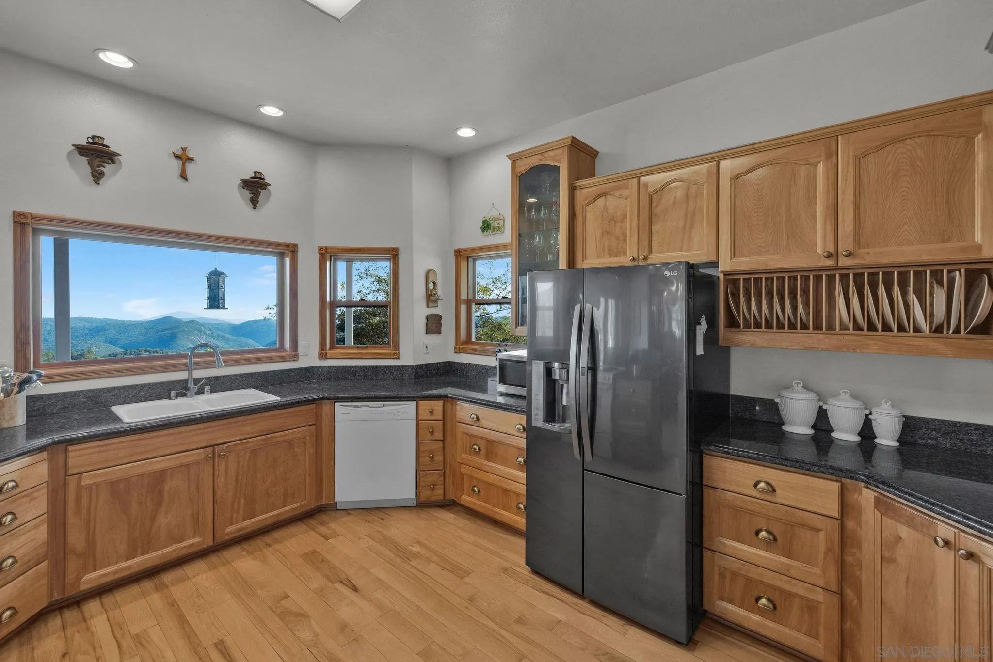 https://cdn.realtyfeed.com/cdn/127/250030469/32047e346f1af1975ef24012781d455c.webp