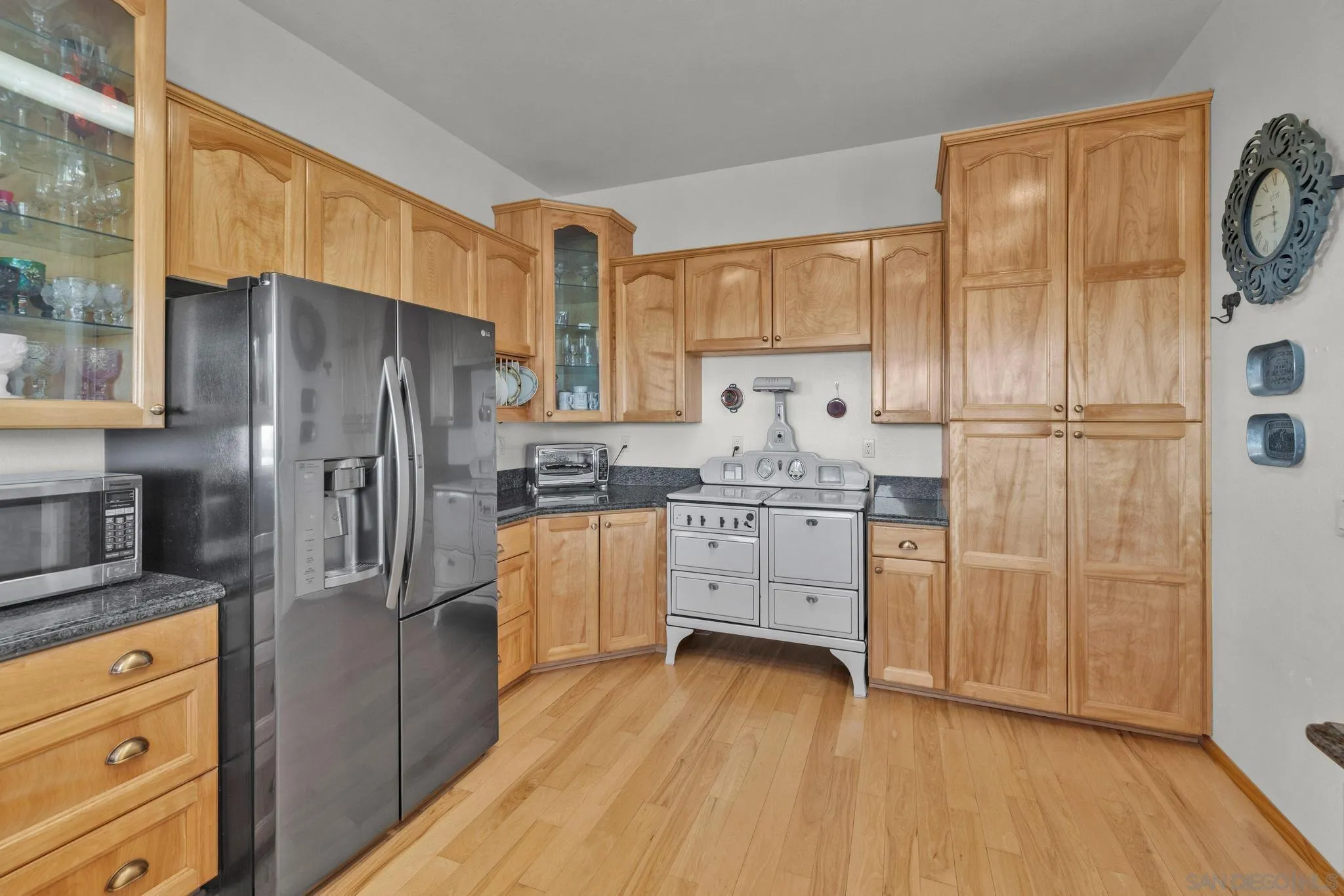 https://cdn.realtyfeed.com/cdn/127/250030469/52589e03f7ac9d273aebaa2abca4af48.webp