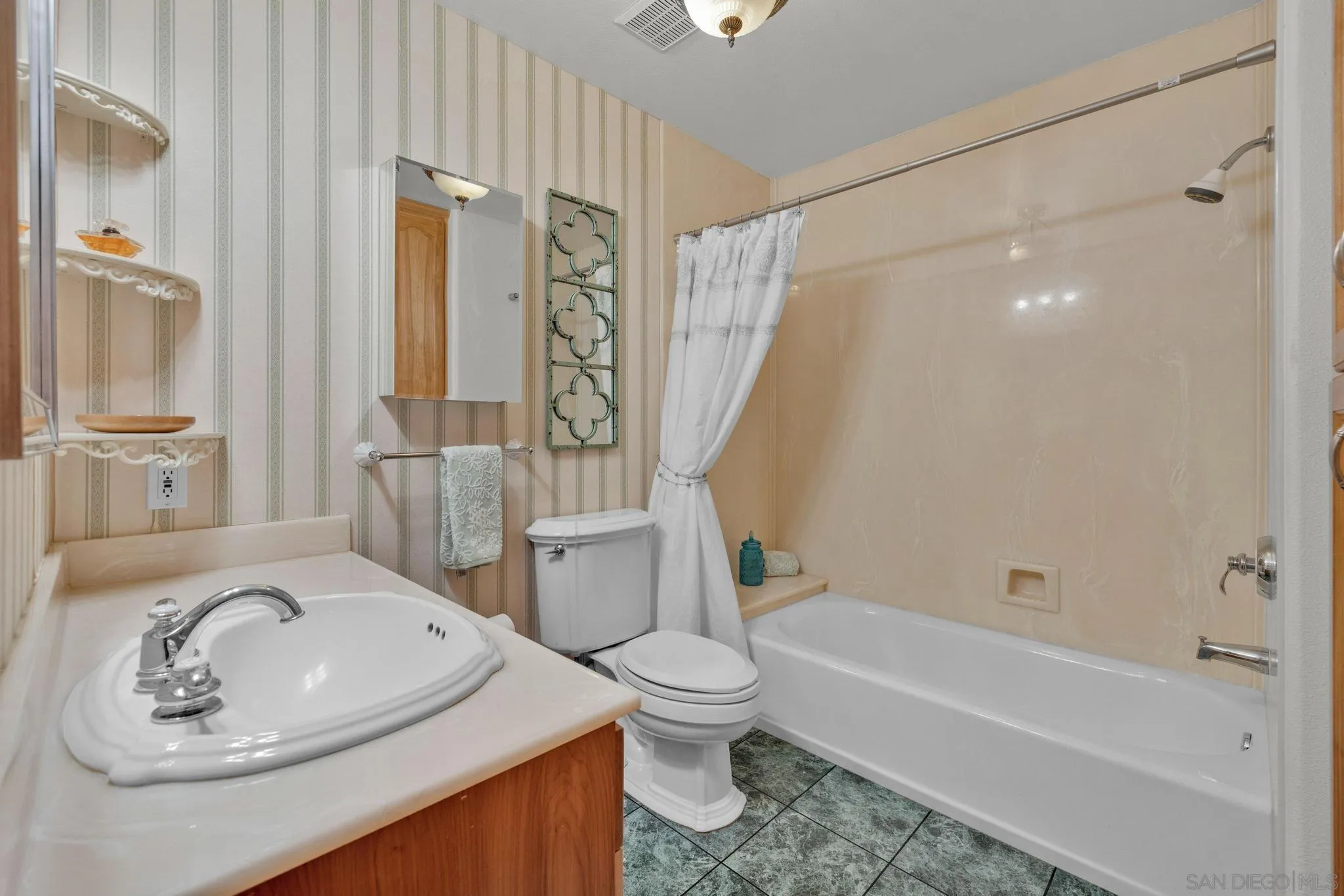 https://cdn.realtyfeed.com/cdn/127/250030469/a89b4fe3f8615d03907a5ea61b29e9be.webp