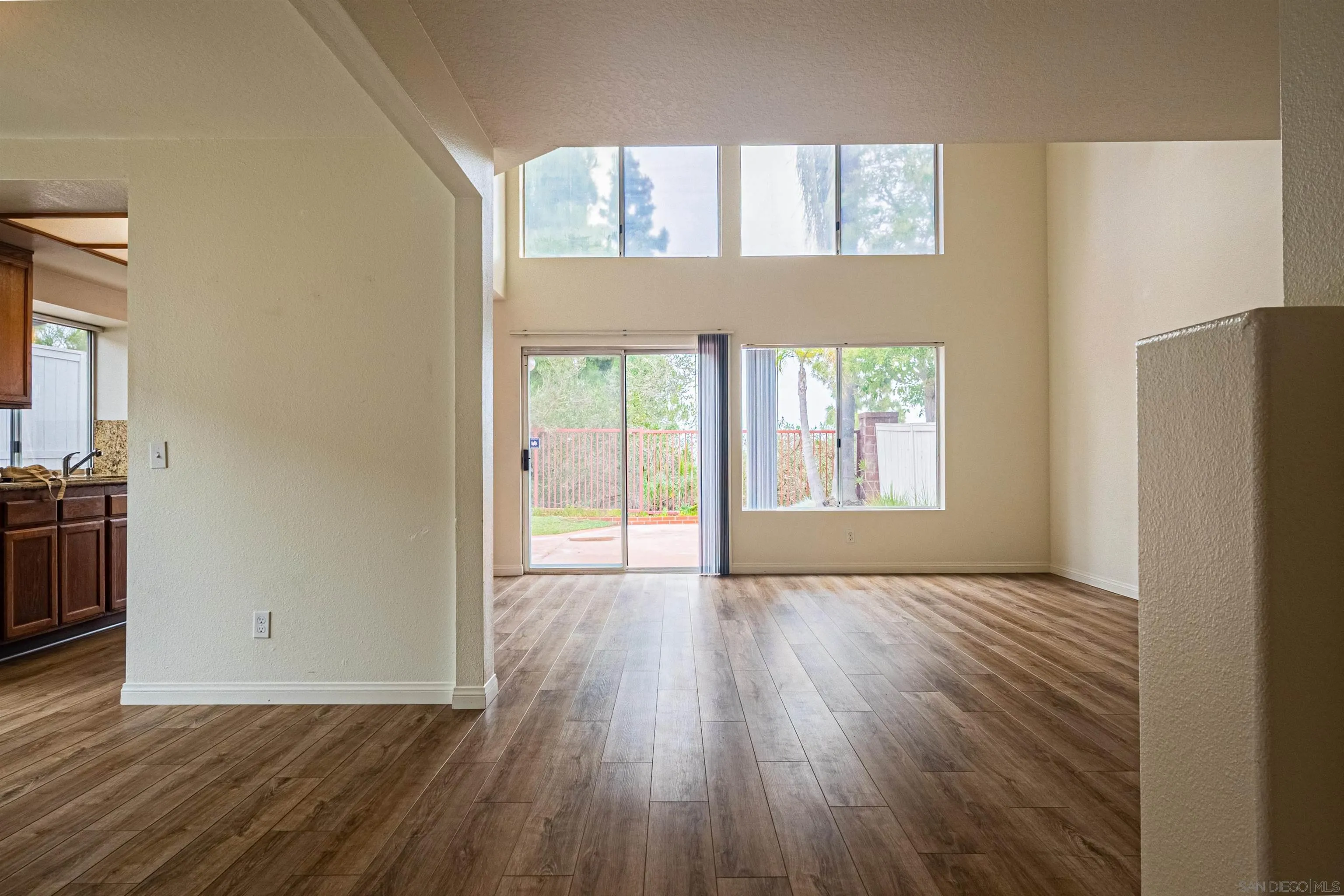 Photo #5: 250030504 Listing 