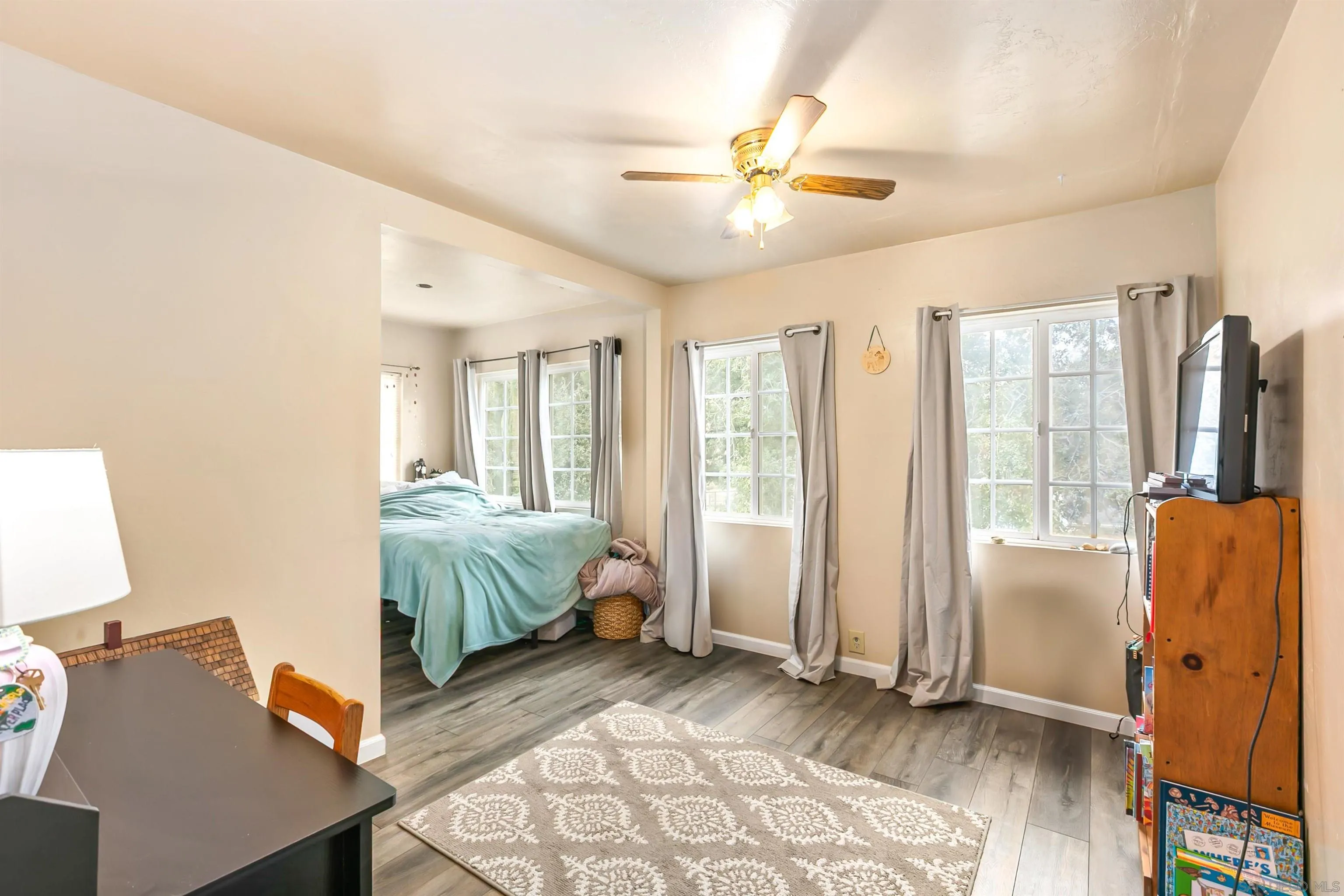 https://cdn.realtyfeed.com/cdn/127/250030511/34e52ba994bdcba4b6411b84136351a5.webp