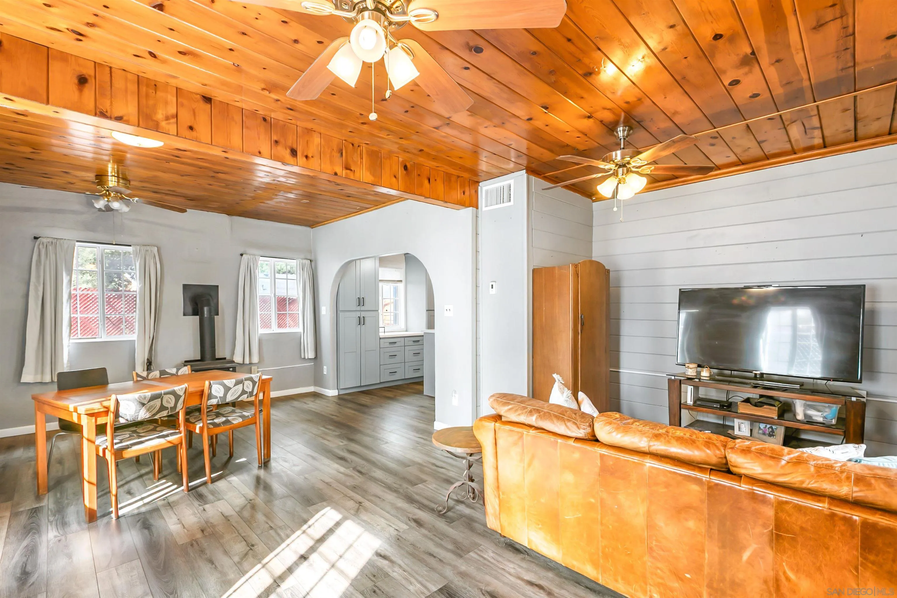 https://cdn.realtyfeed.com/cdn/127/250030511/a538f927972e29b51aaac332b8717887.webp